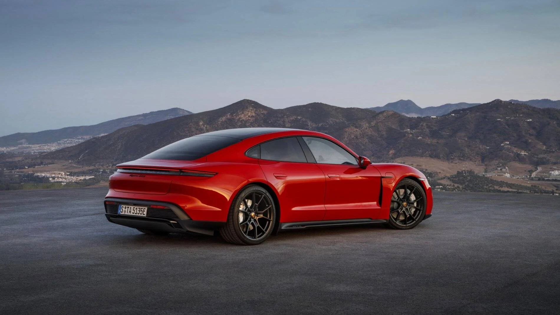 Porsche Taycan ? World Premiere: 2022 Taycan GTS Sedan and GTS Sport Turismo W21_1279_highres