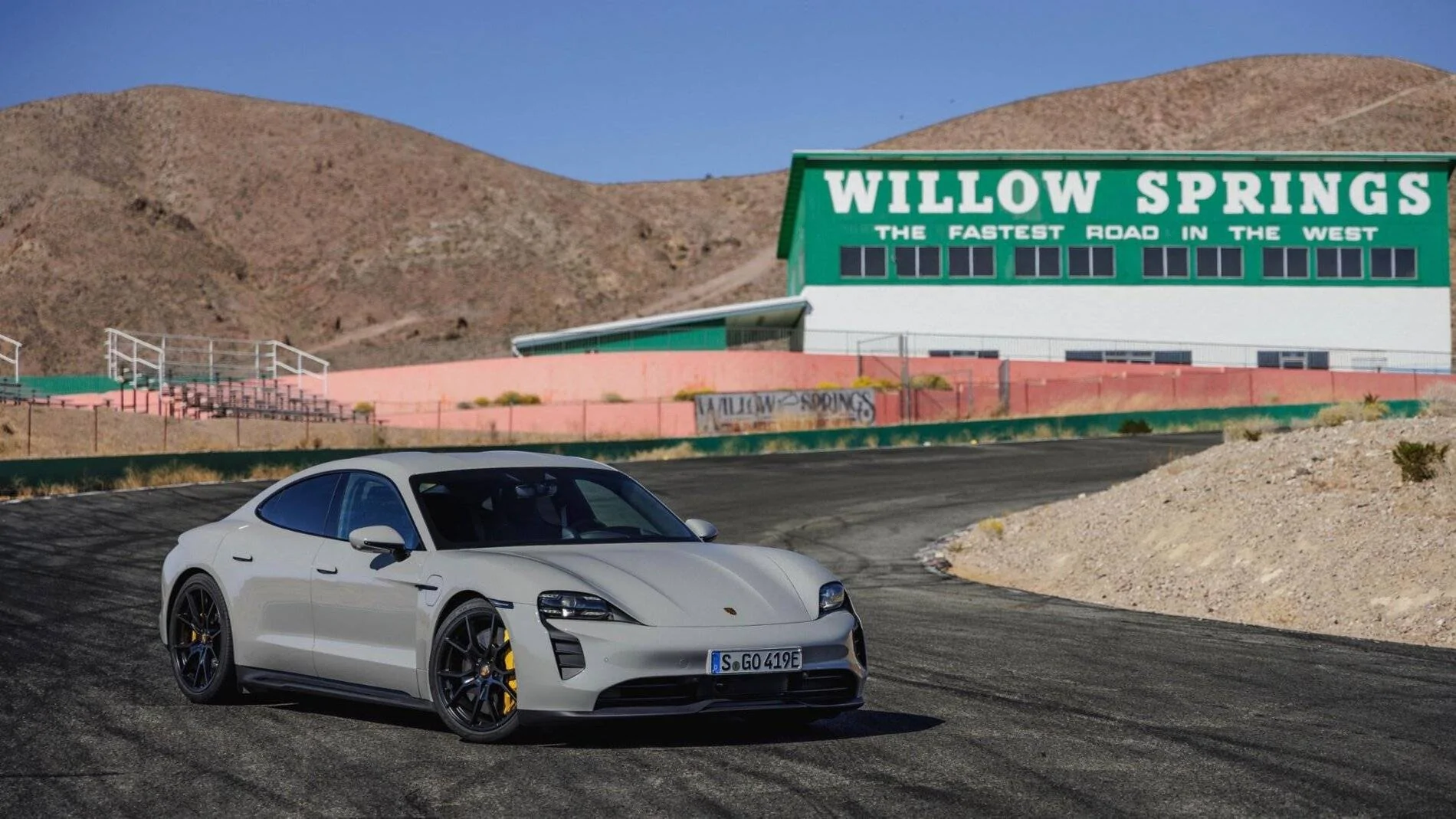 Porsche Taycan ? World Premiere: 2022 Taycan GTS Sedan and GTS Sport Turismo 2022_Taycan_GTS_Chalk_030_highres