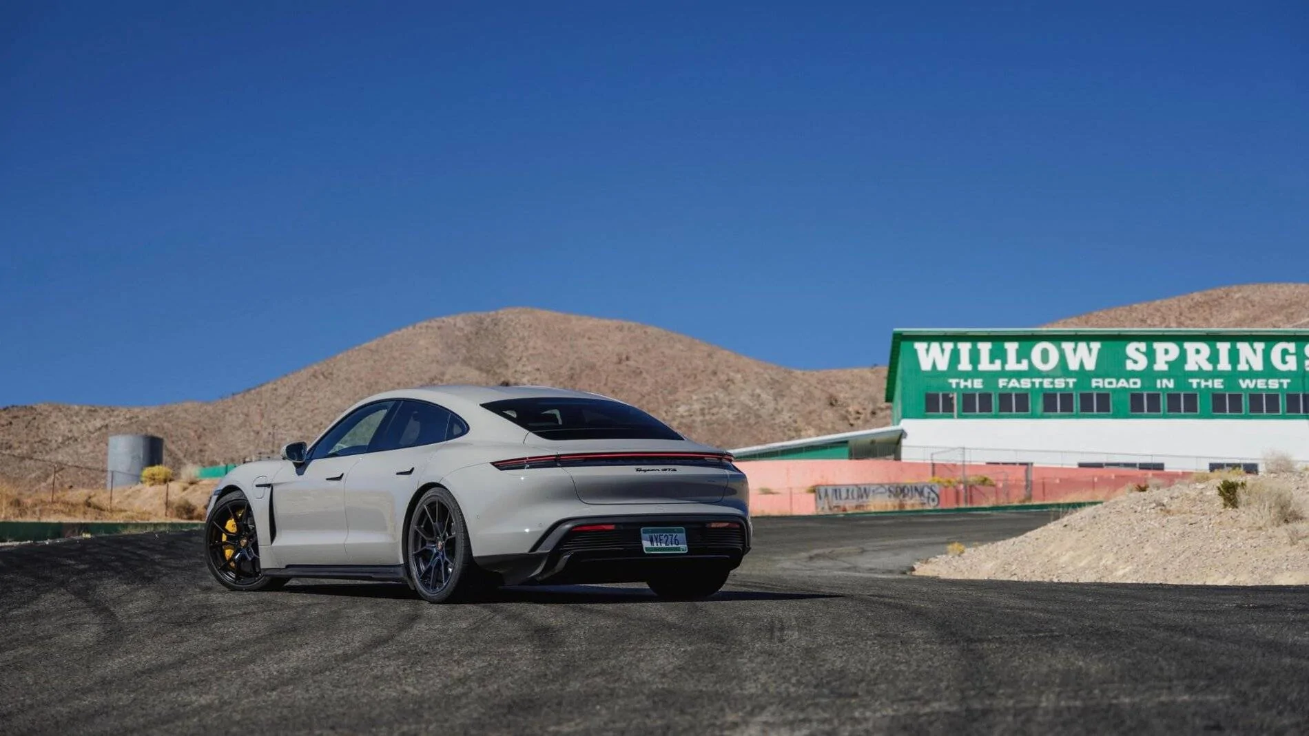 Porsche Taycan ? World Premiere: 2022 Taycan GTS Sedan and GTS Sport Turismo 2022_Taycan_GTS_Chalk_031_highres