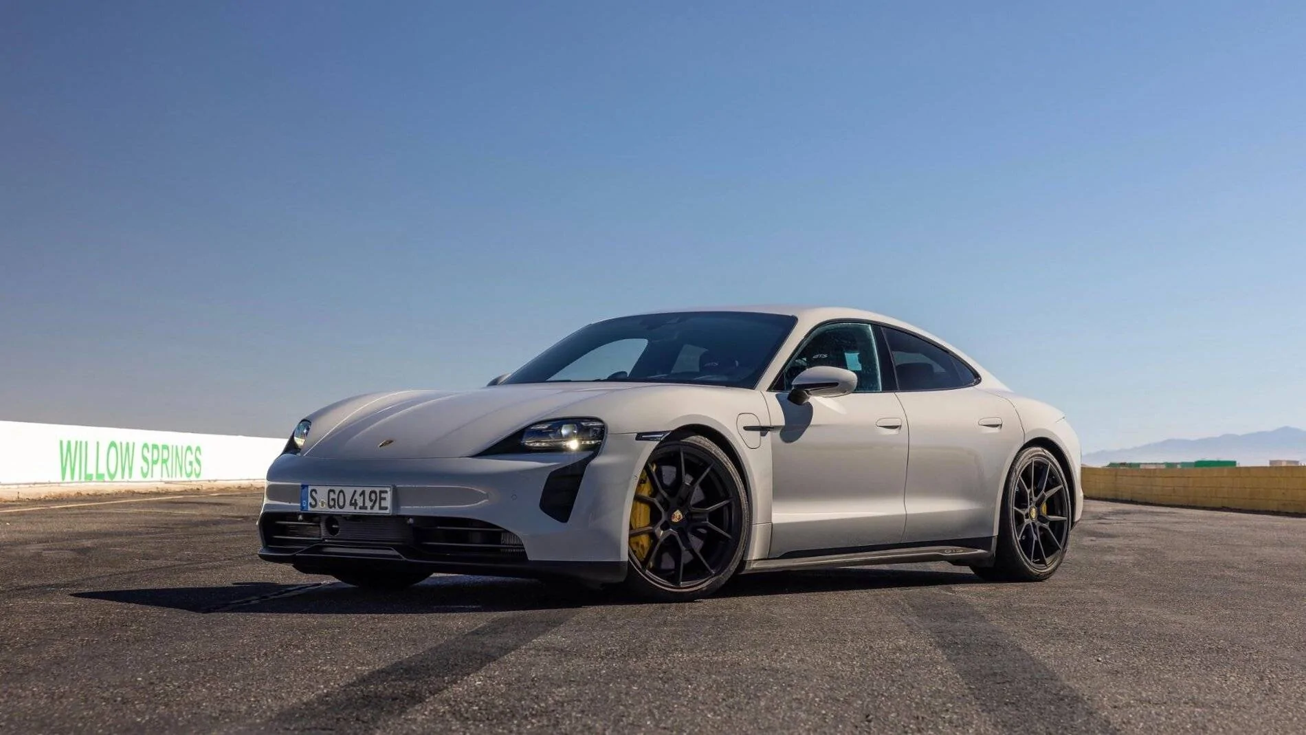 Porsche Taycan ? World Premiere: 2022 Taycan GTS Sedan and GTS Sport Turismo 2022_Taycan_GTS_Chalk_004_highres