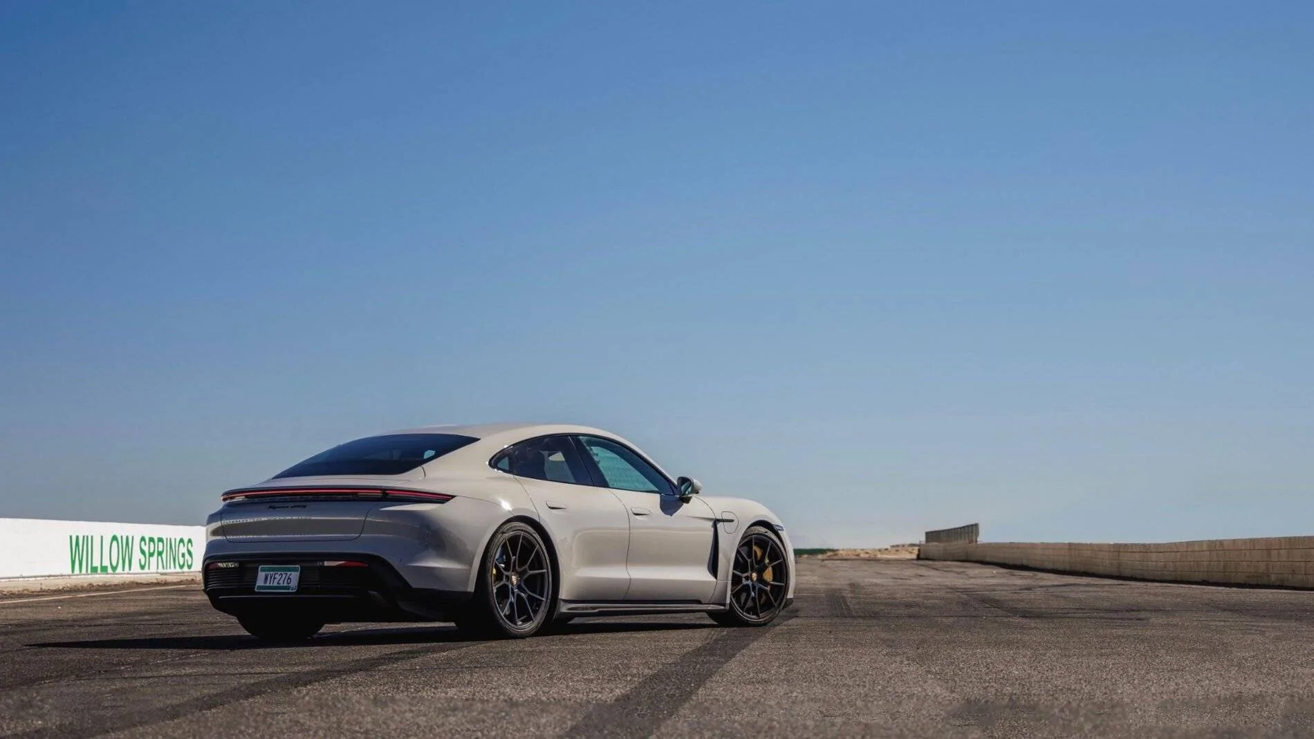Porsche Taycan ? World Premiere: 2022 Taycan GTS Sedan and GTS Sport Turismo 2022_Taycan_GTS_Chalk_033_highres