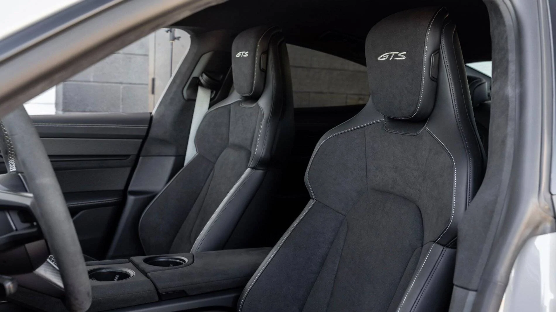 Porsche Taycan ? World Premiere: 2022 Taycan GTS Sedan and GTS Sport Turismo 2022_Taycan_GTS_Chalk_036_highres