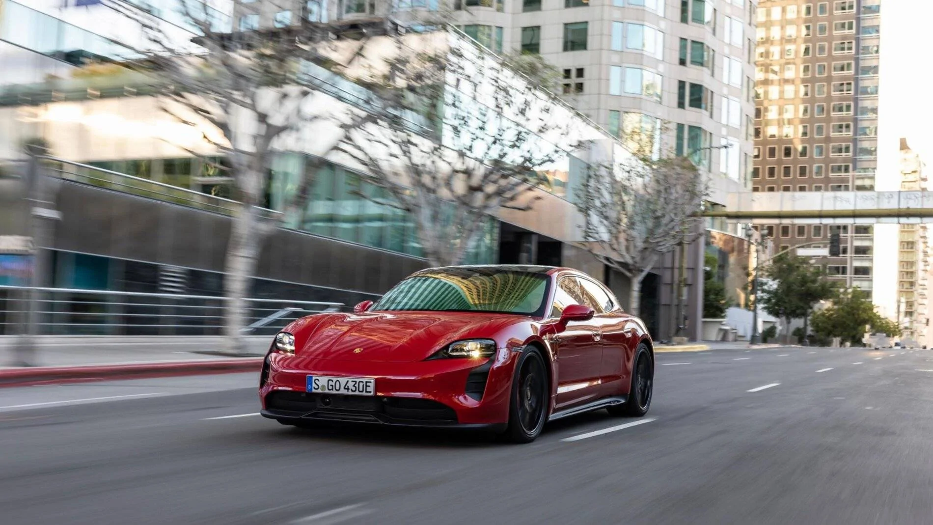 Porsche Taycan ? World Premiere: 2022 Taycan GTS Sedan and GTS Sport Turismo 2022_Taycan_GTS_Sport_Turismo_Carmine_Red_001_highres