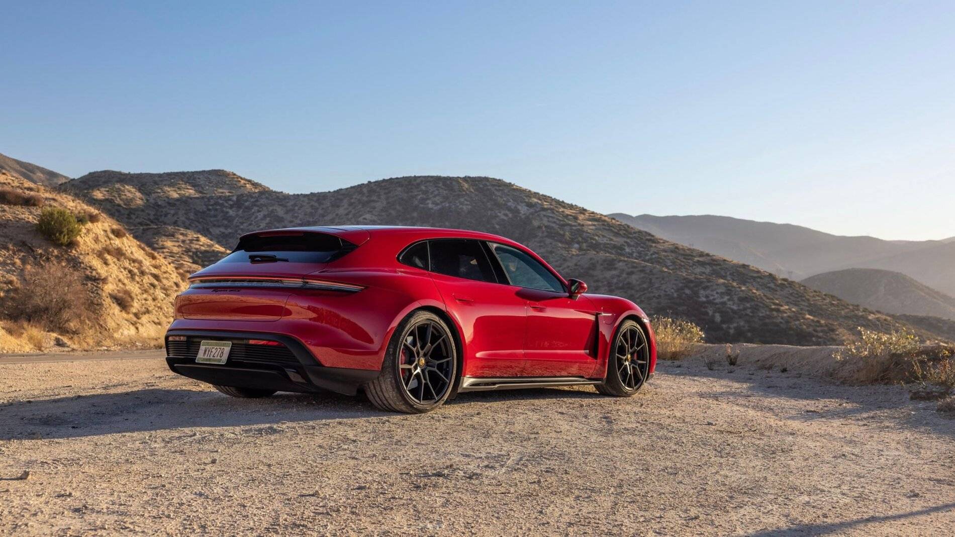Porsche Taycan ? World Premiere: 2022 Taycan GTS Sedan and GTS Sport Turismo 2022_Taycan_GTS_Sport_Turismo_Carmine_Red_019_highres