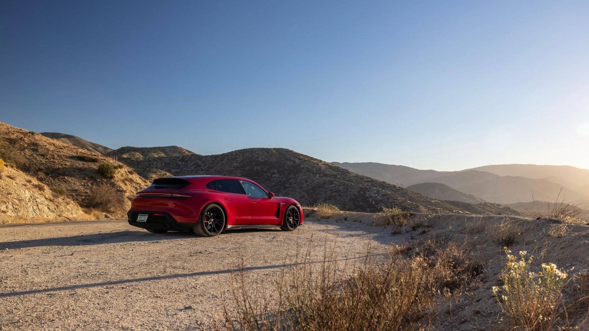Porsche Taycan ? World Premiere: 2022 Taycan GTS Sedan and GTS Sport Turismo 2022_Taycan_GTS_Sport_Turismo_Carmine_Red_020_highres