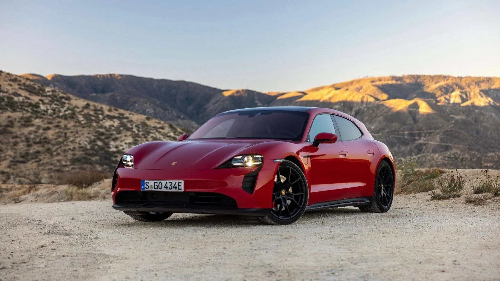 Porsche Taycan ? World Premiere: 2022 Taycan GTS Sedan and GTS Sport Turismo 2022_Taycan_GTS_Sport_Turismo_Carmine_Red_022_highres