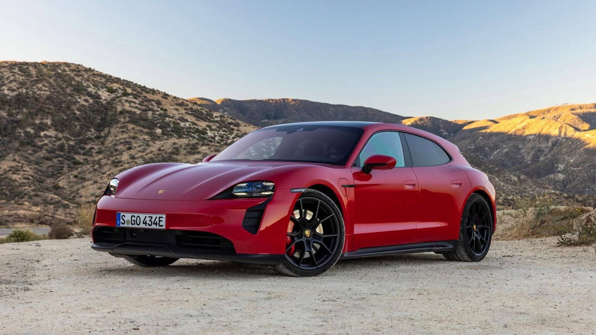 Porsche Taycan ? World Premiere: 2022 Taycan GTS Sedan and GTS Sport Turismo 2022_Taycan_GTS_Sport_Turismo_Carmine_Red_023_highres