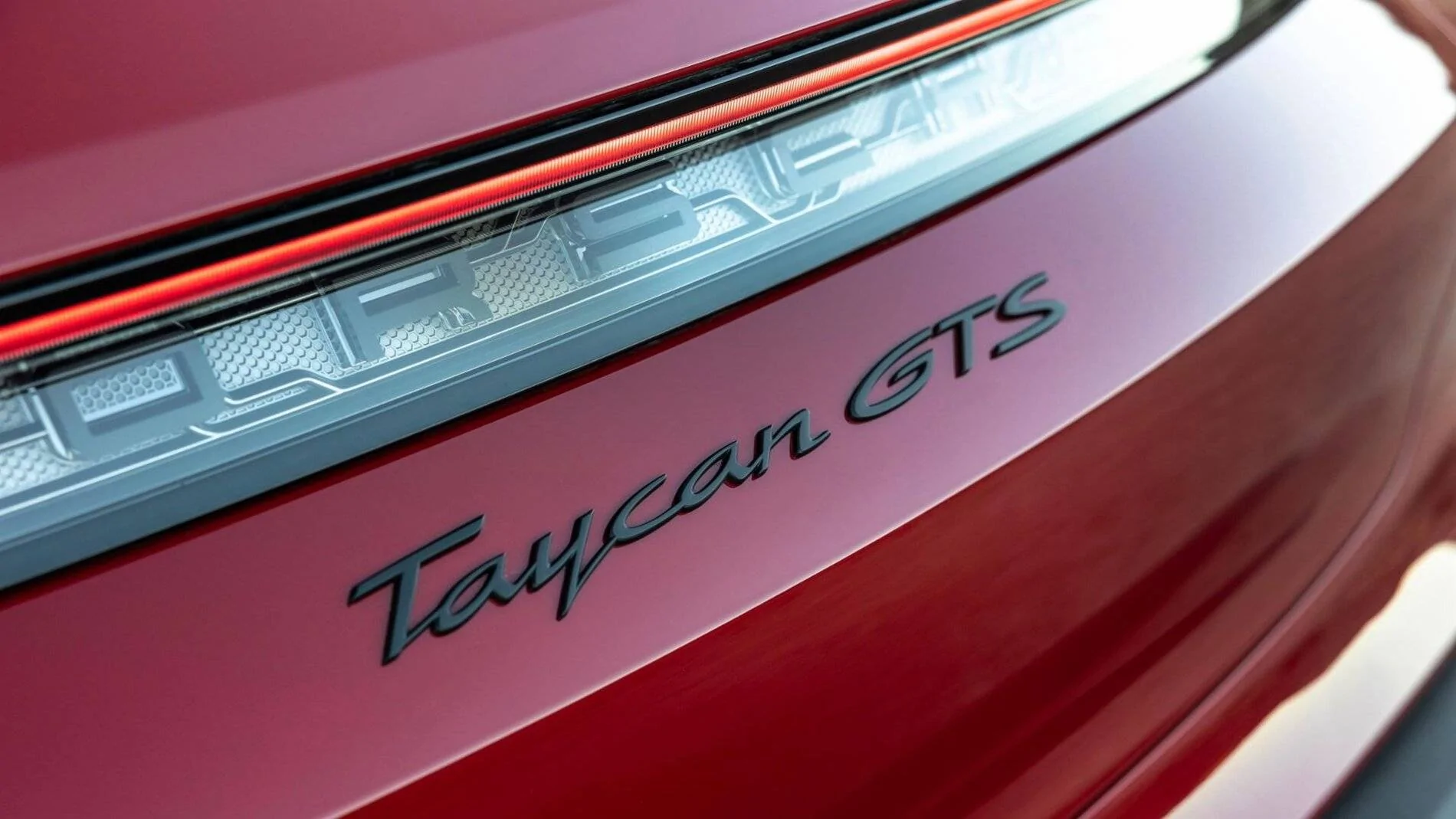 Porsche Taycan ? World Premiere: 2022 Taycan GTS Sedan and GTS Sport Turismo 2022_Taycan_GTS_Sport_Turismo_Carmine_Red_024_highres