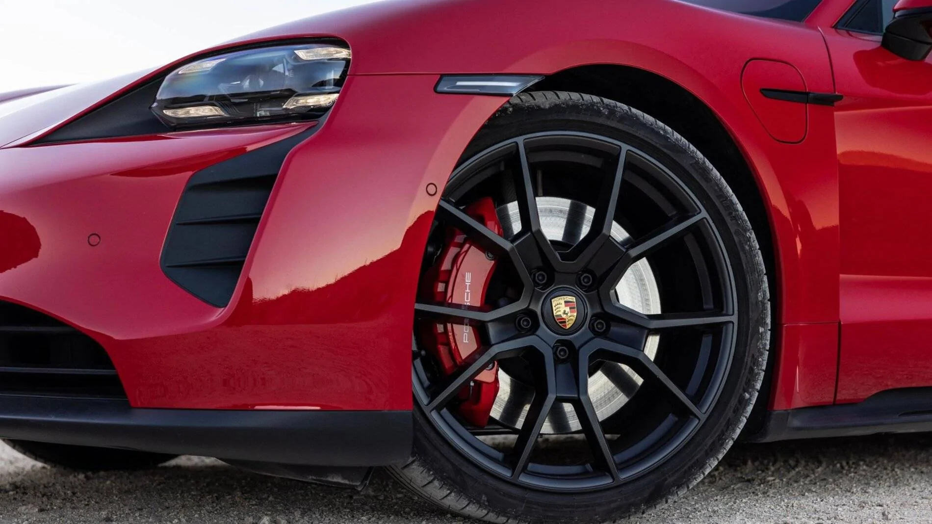 Porsche Taycan ? World Premiere: 2022 Taycan GTS Sedan and GTS Sport Turismo 2022_Taycan_GTS_Sport_Turismo_Carmine_Red_025_highres