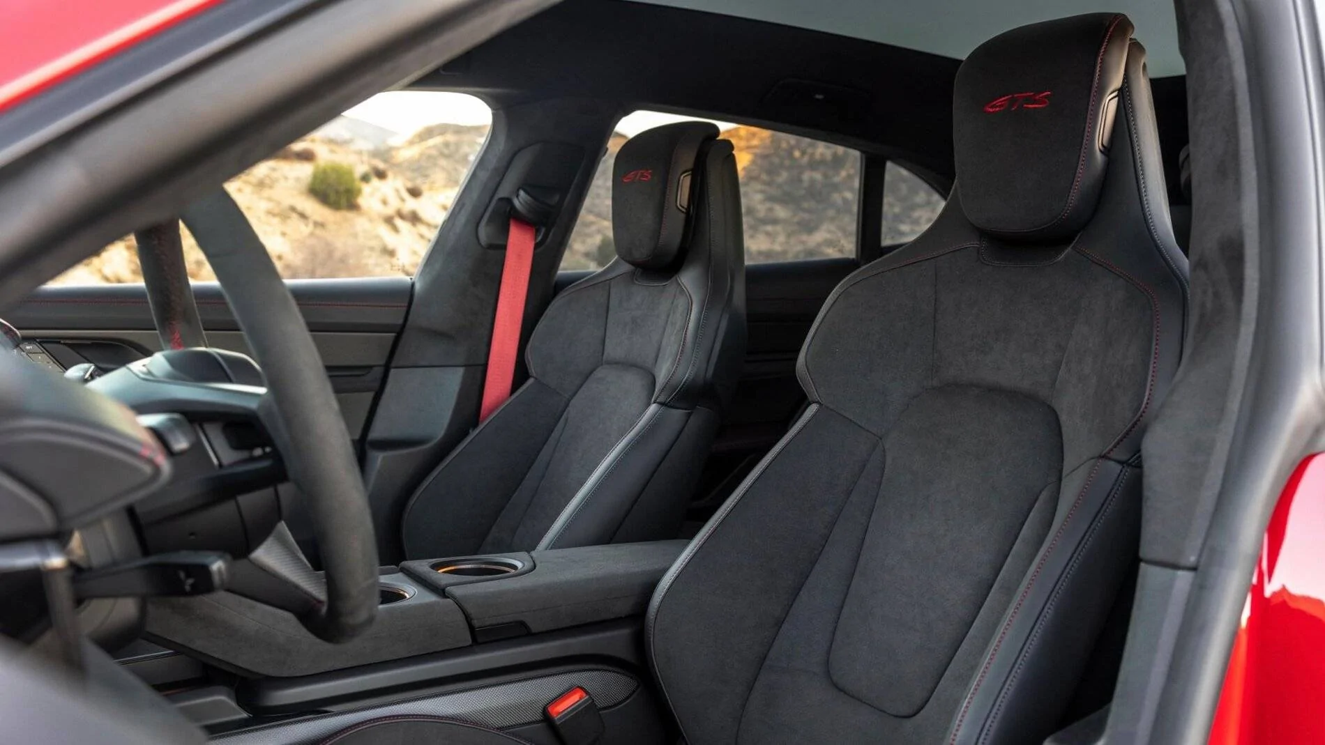 Porsche Taycan ? World Premiere: 2022 Taycan GTS Sedan and GTS Sport Turismo 2022_Taycan_GTS_Sport_Turismo_Carmine_Red_027_highres