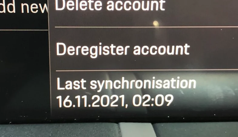 Porsche Taycan PCM connection to Porsche Server 1637395686390