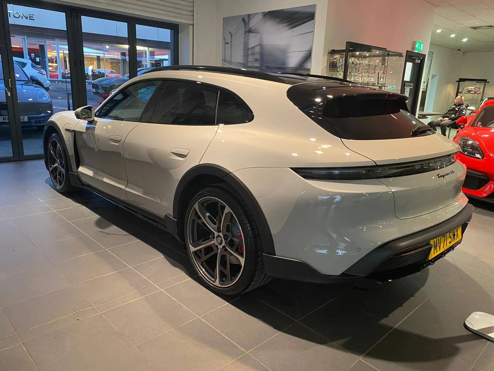 Porsche Taycan New MY2022 CT4S Day B6B863F9-70E1-4418-AC46-9513BD0D8E15