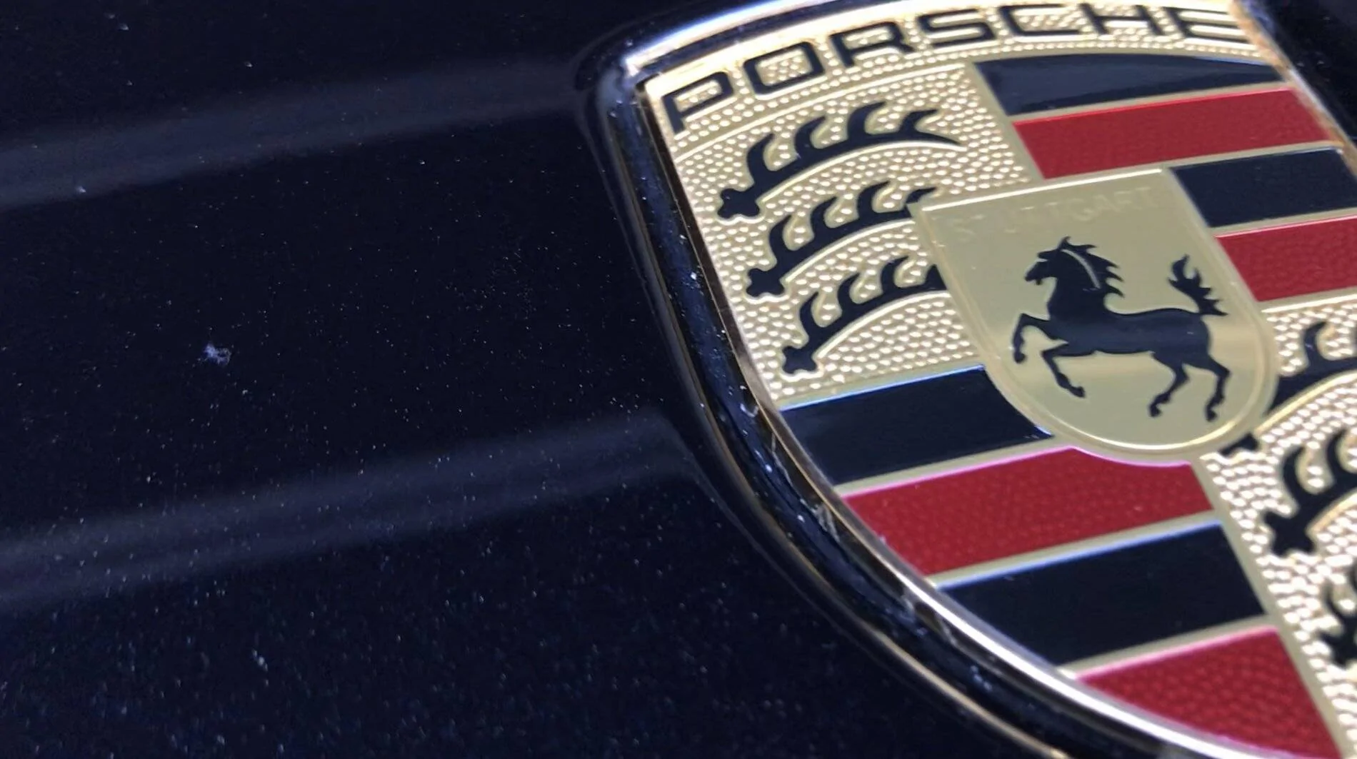 Porsche Taycan Porsche Crest 4F46A0AC-68B5-4A17-BB79-857D99BFC856