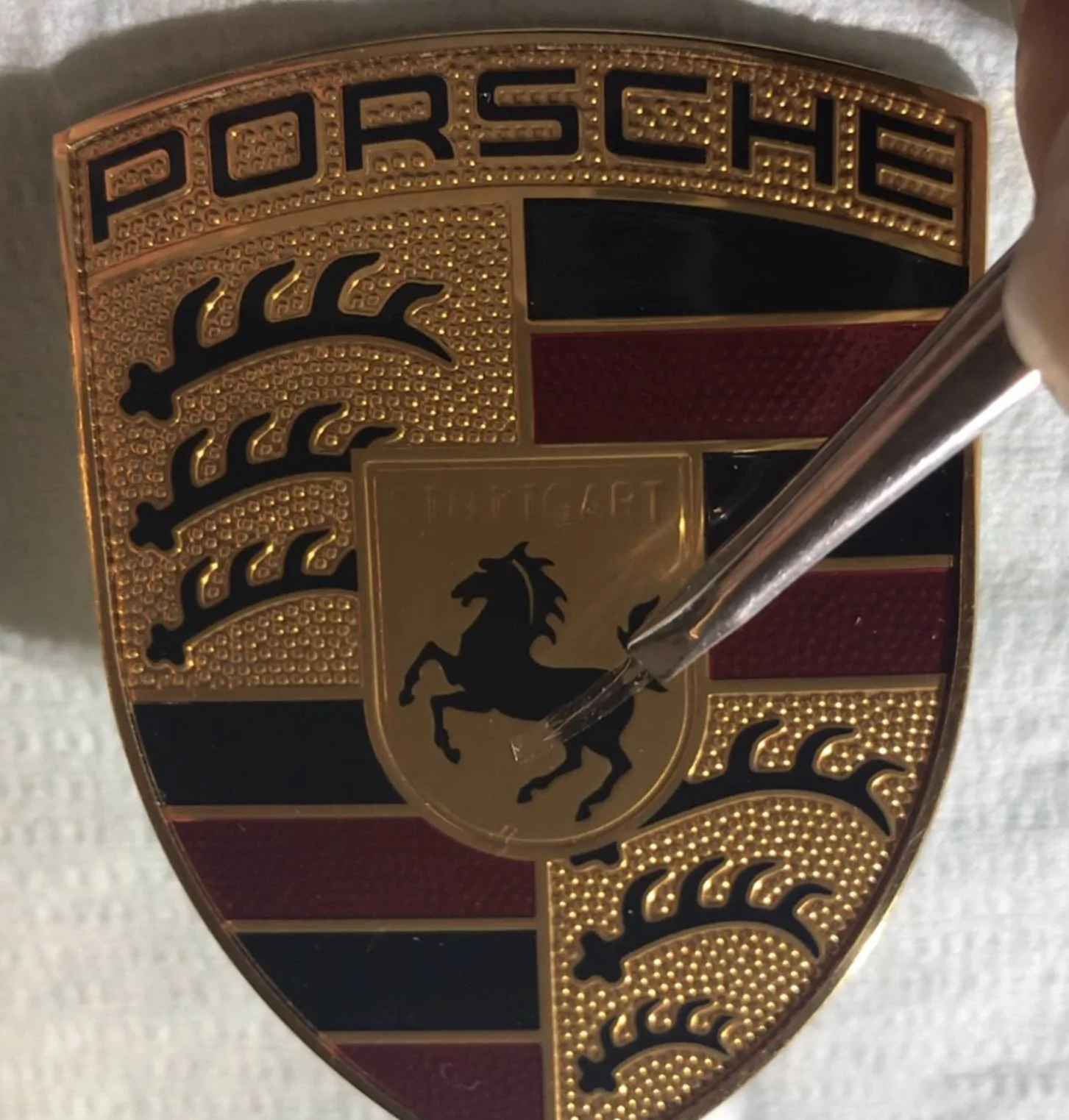 Porsche Taycan Porsche Crest F25E7D86-BB74-461E-B5FF-56E4B88C29A9