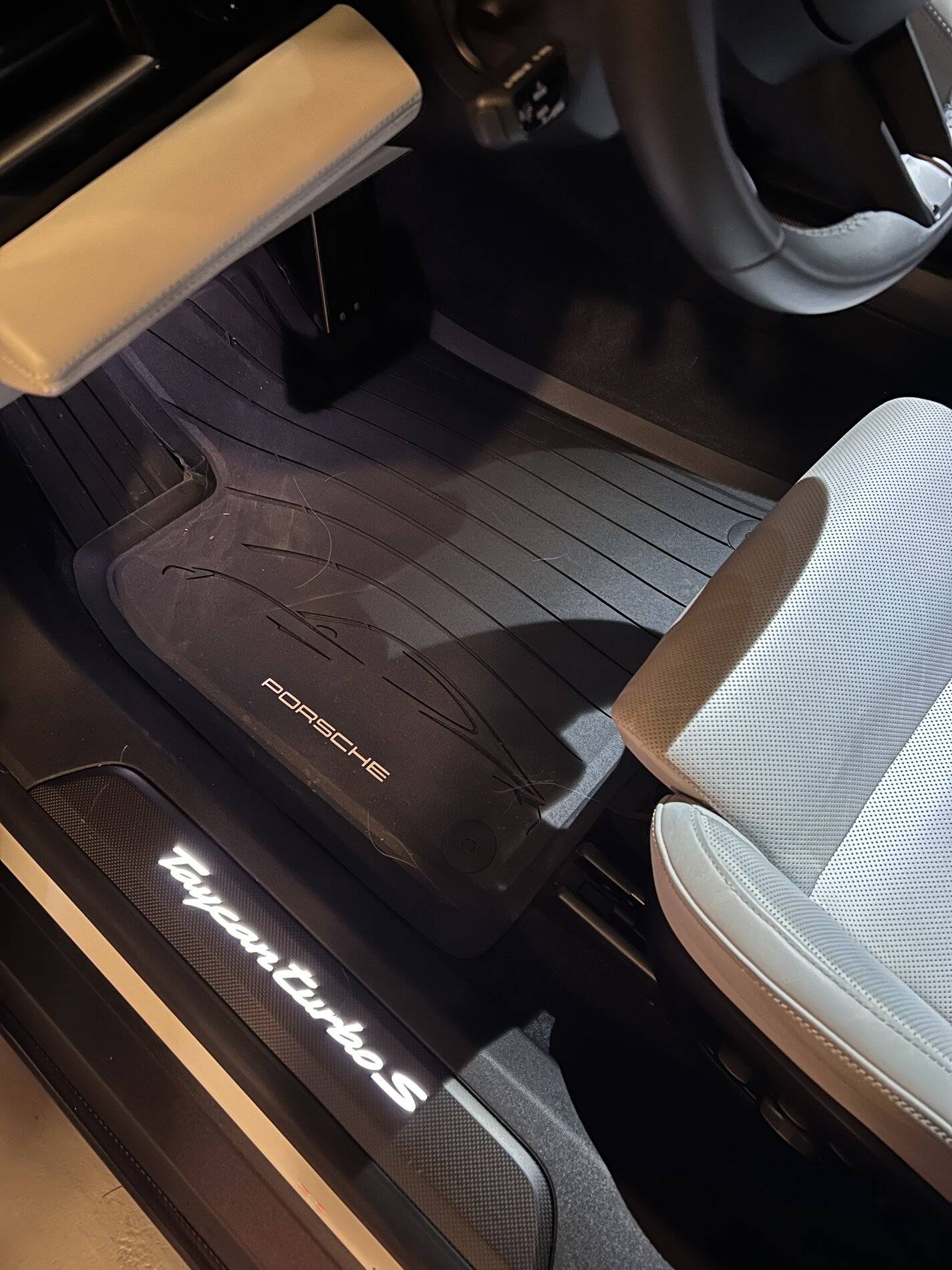Porsche Taycan Rubber Floormat Set - Taycan 9891AECF-1EC9-4343-BD23-C39A0929FBE8