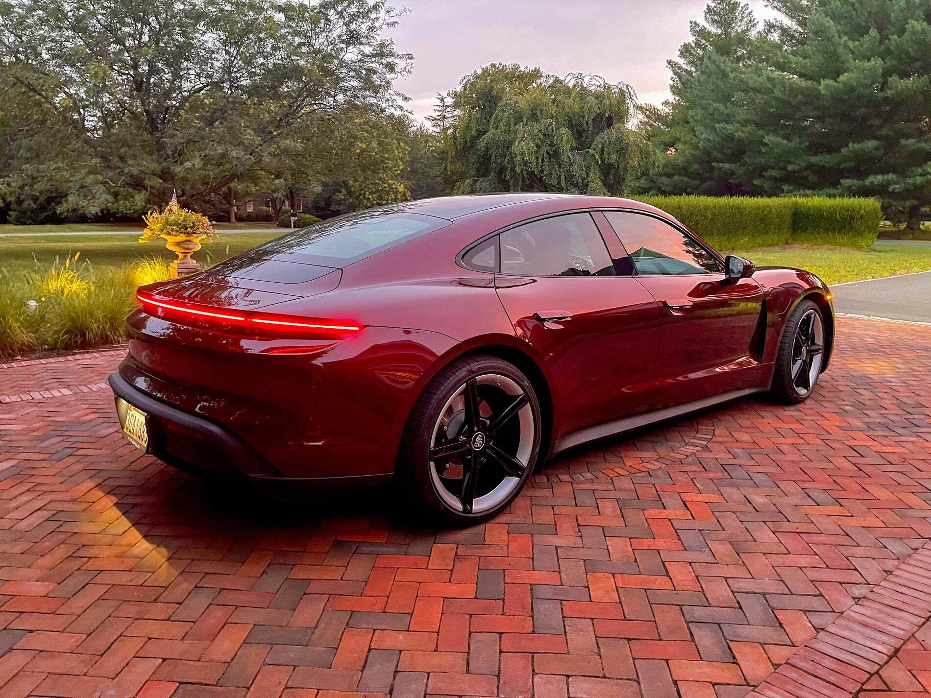 Porsche Taycan CHERRY METALLIC Taycan Club TC-qtr
