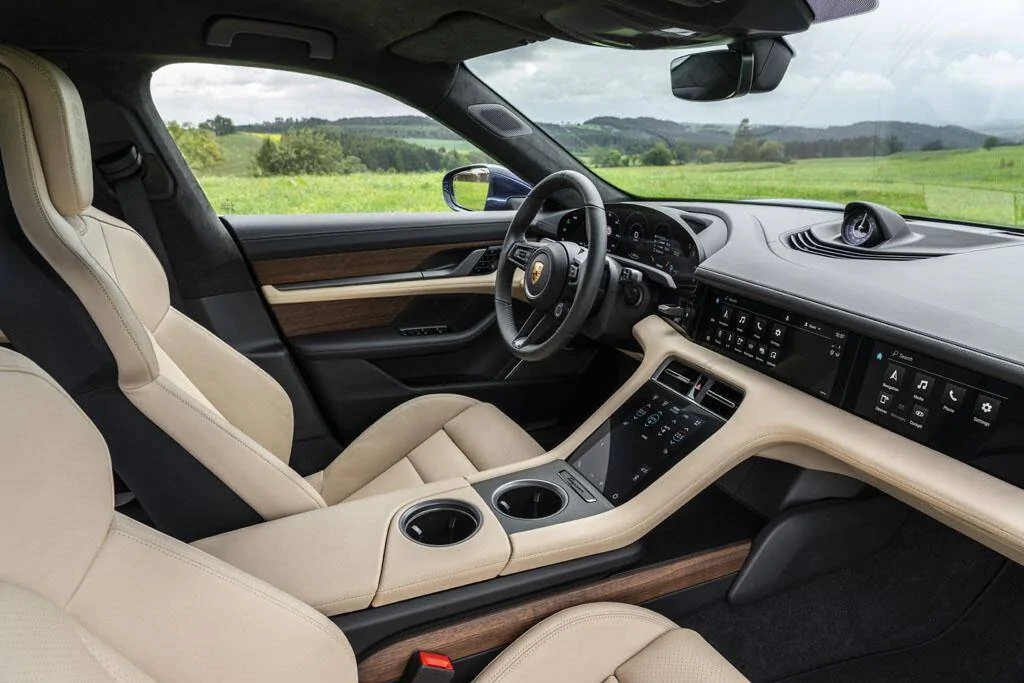 Porsche Taycan Meranti brown vs beige 1638450974219