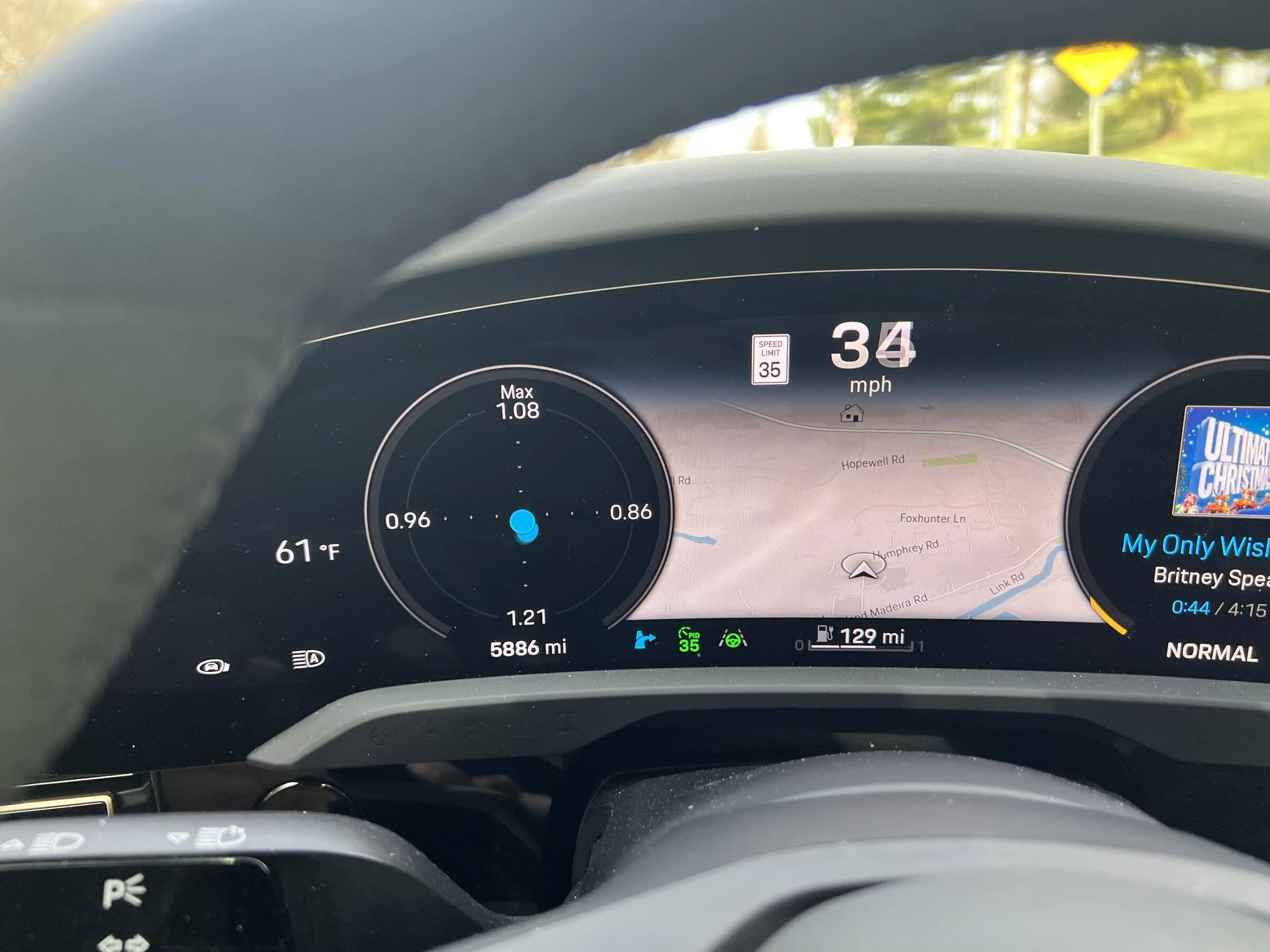 Porsche Taycan Innodrive has new Tesla type behavior and graphics tempImageYwJl77
