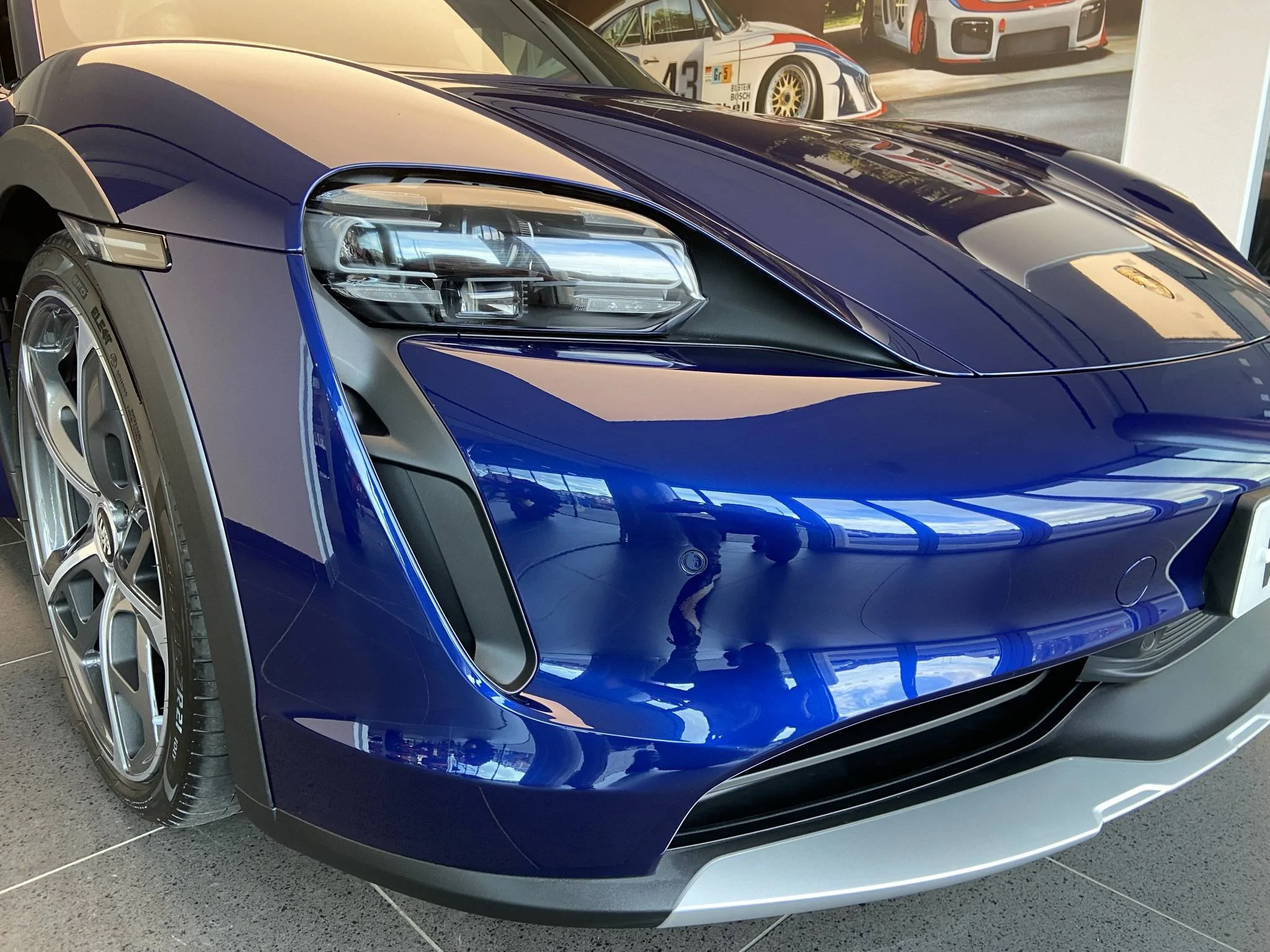 Porsche Taycan GENTIAN BLUE Taycan Club 3DD24CBE-79E4-4DC0-A606-A29C3930B7AD