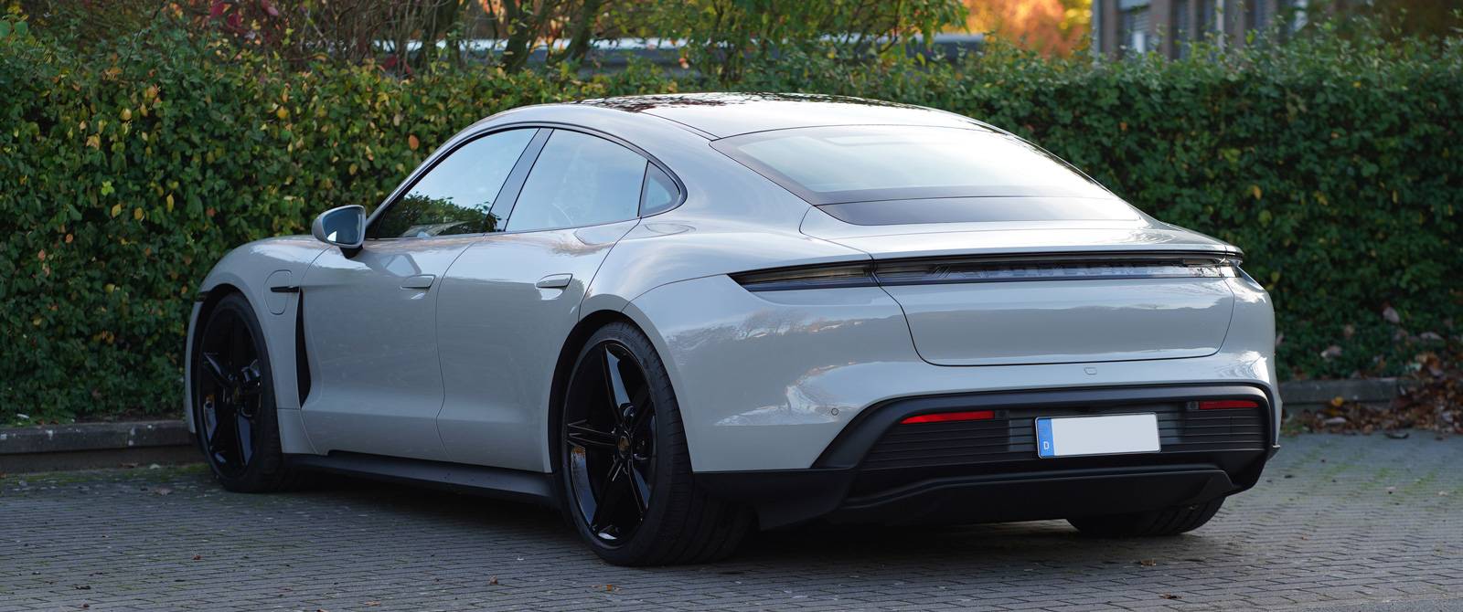 Porsche Taycan ICE GREY Taycan Club bg4