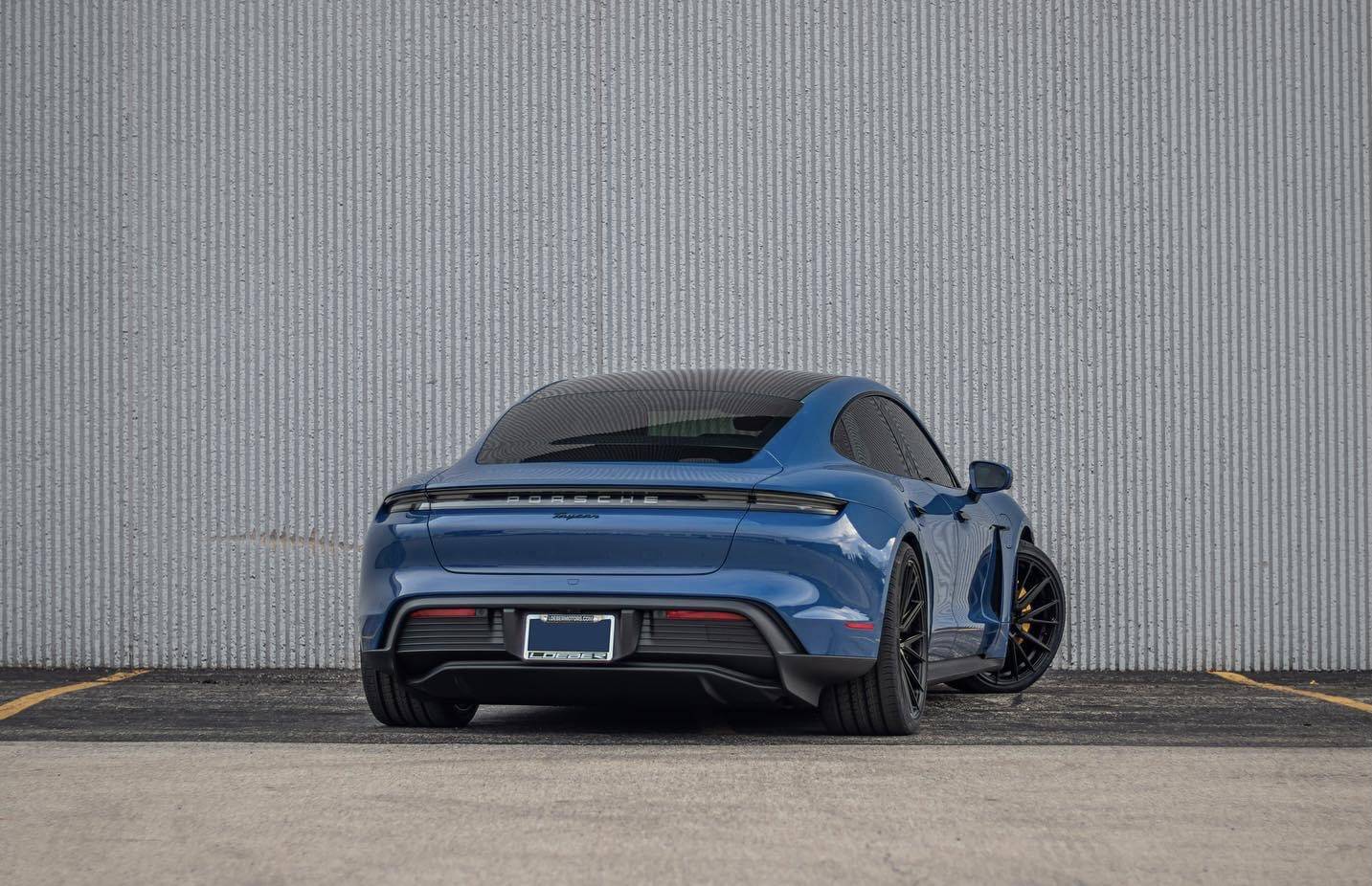 Porsche Taycan NEPTUNE BLUE Taycan Club E5703742-C6DC-46CF-8160-9440202E7A6C