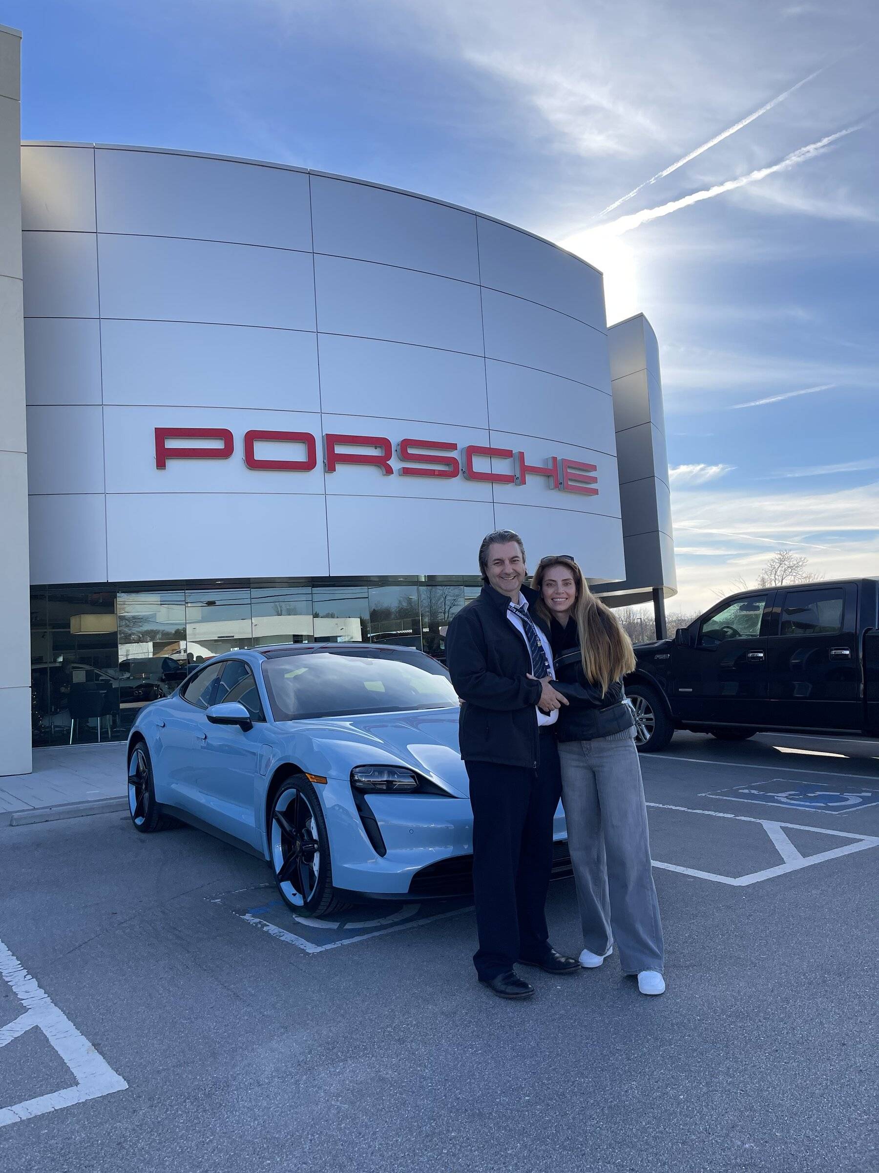 Porsche Taycan FROZEN BLUE Taycan Club A2770A41-9975-4AE8-AD51-7CAAC2828867