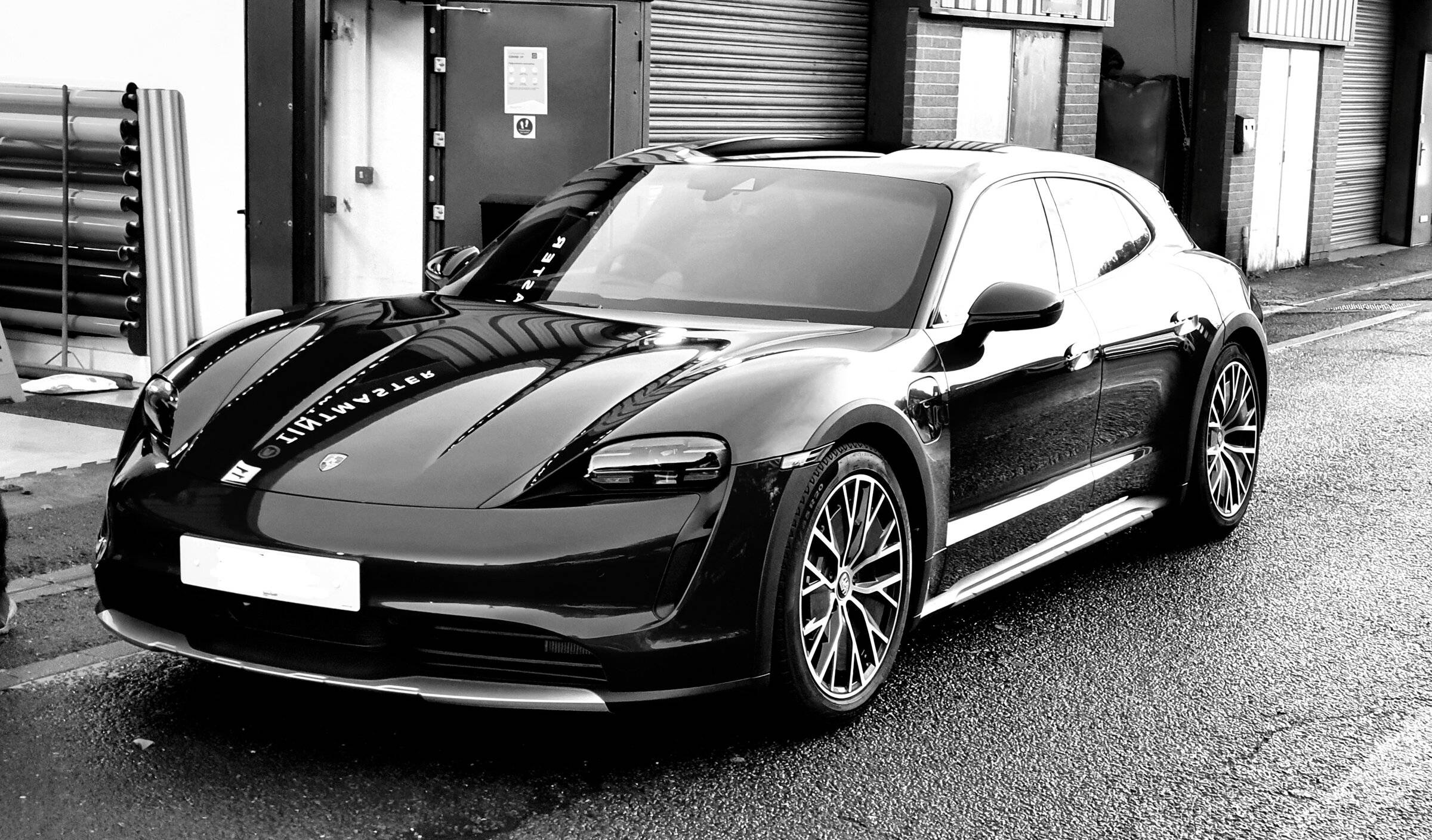 Porsche Taycan Standard interior with burmester audio or leather interior with Bose 2021-12-07 15.48.42-1