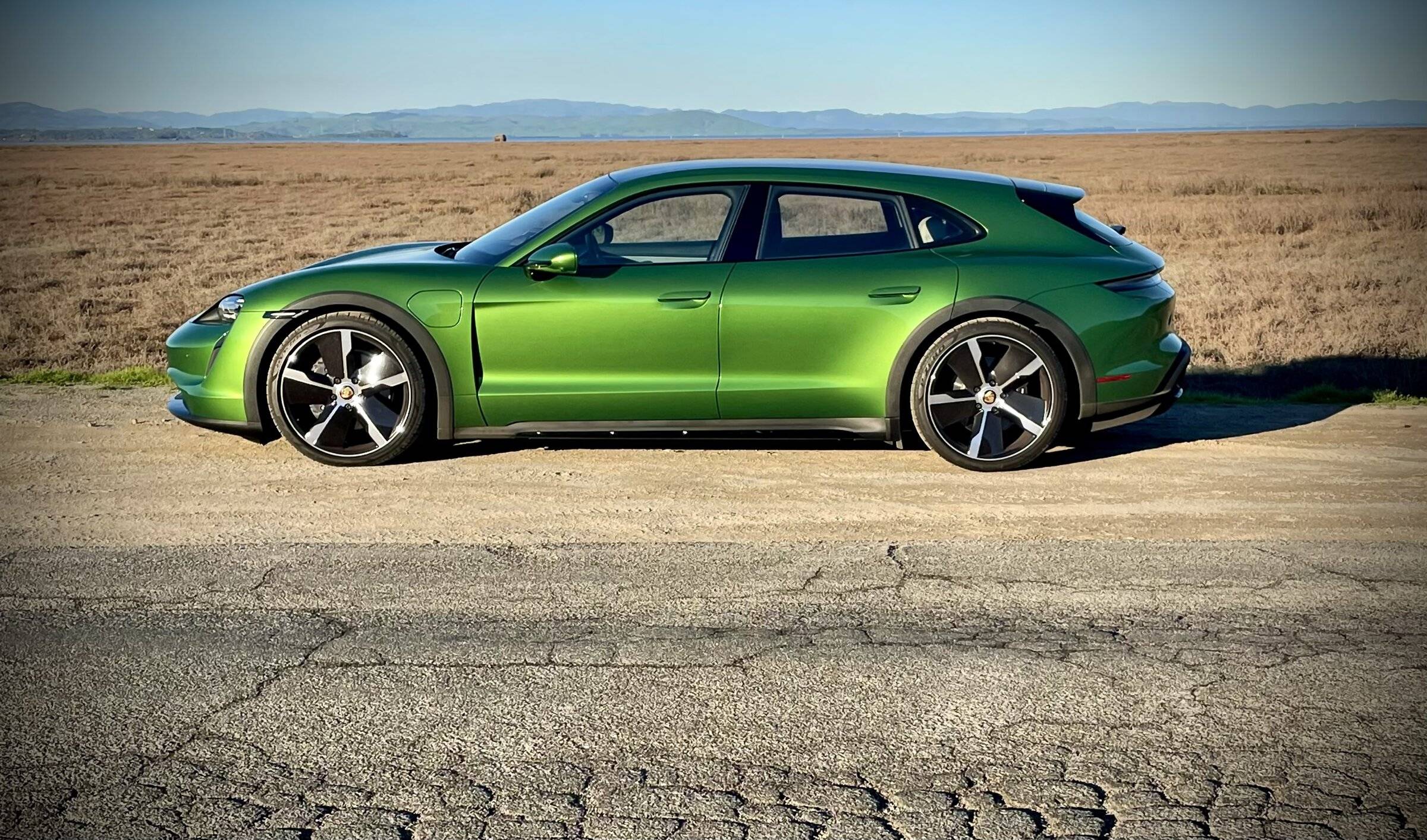 Porsche Taycan MAMBA GREEN Taycan Club 88B792C4-9468-4074-AB26-7388CC2E1908