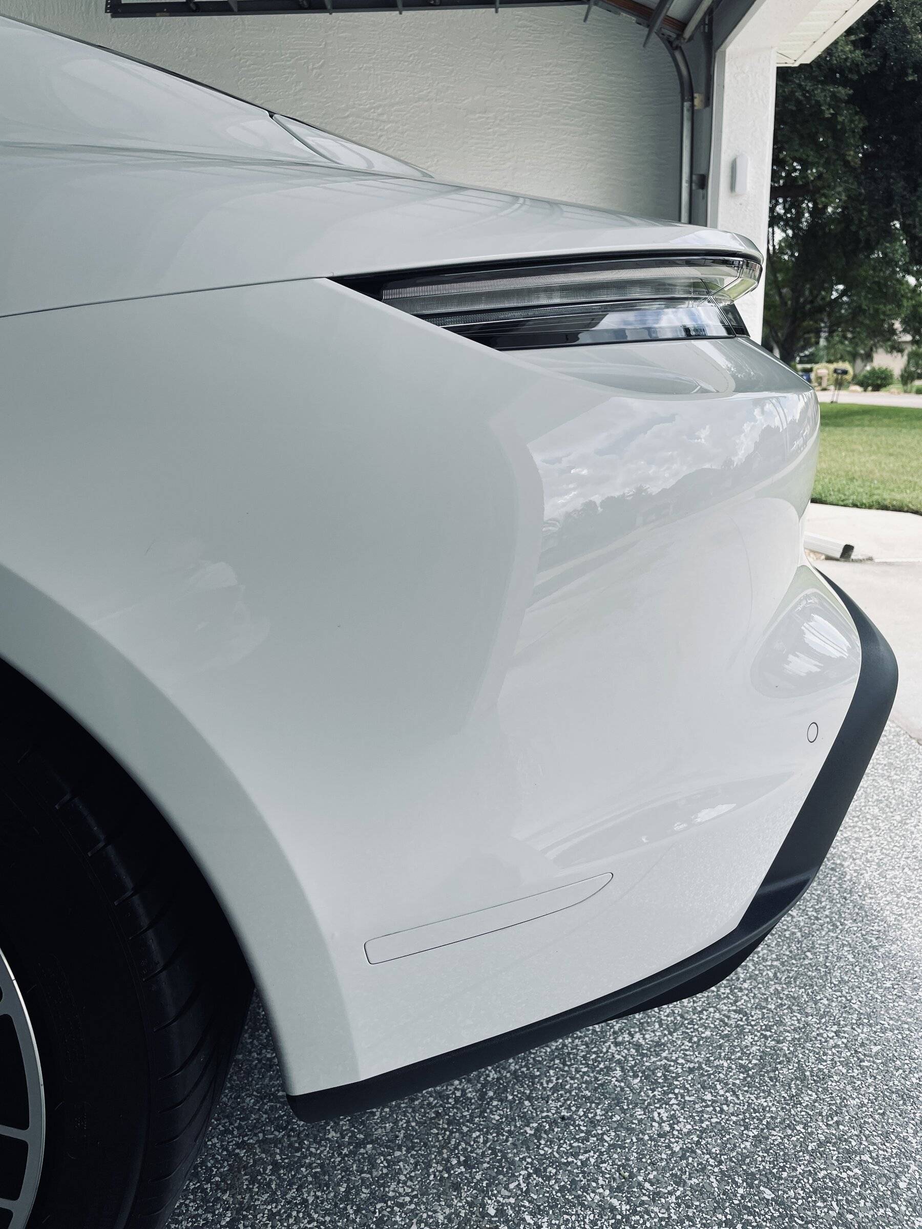 Porsche Taycan Additional 'DOT' US rear reflector IMG_3269