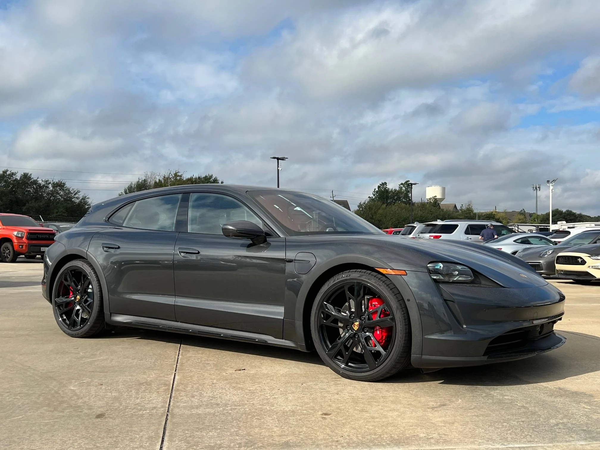 Porsche Taycan A 2022 Cross Turismo 4S: From Order to Delivery to Mods image012
