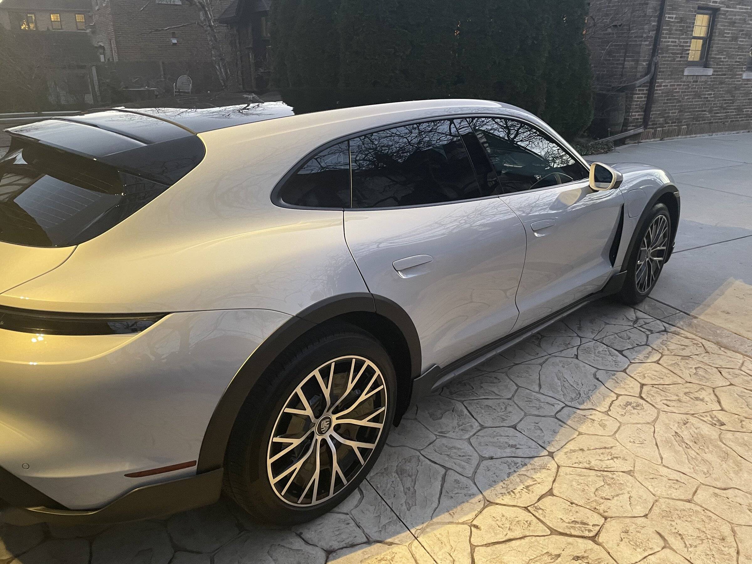 Porsche Taycan ICE GREY Taycan Club 72C74141-6C76-4CA0-AA08-3135062BF89A