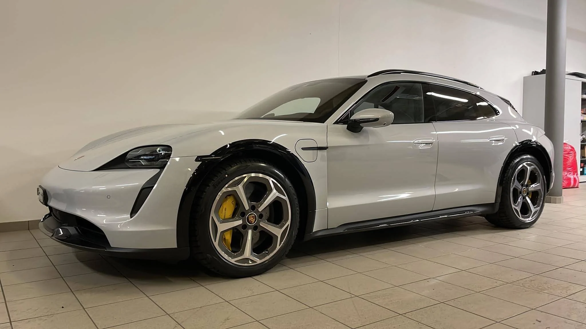 Porsche Taycan ICE GREY Taycan Club IMG-20211222-WA0000