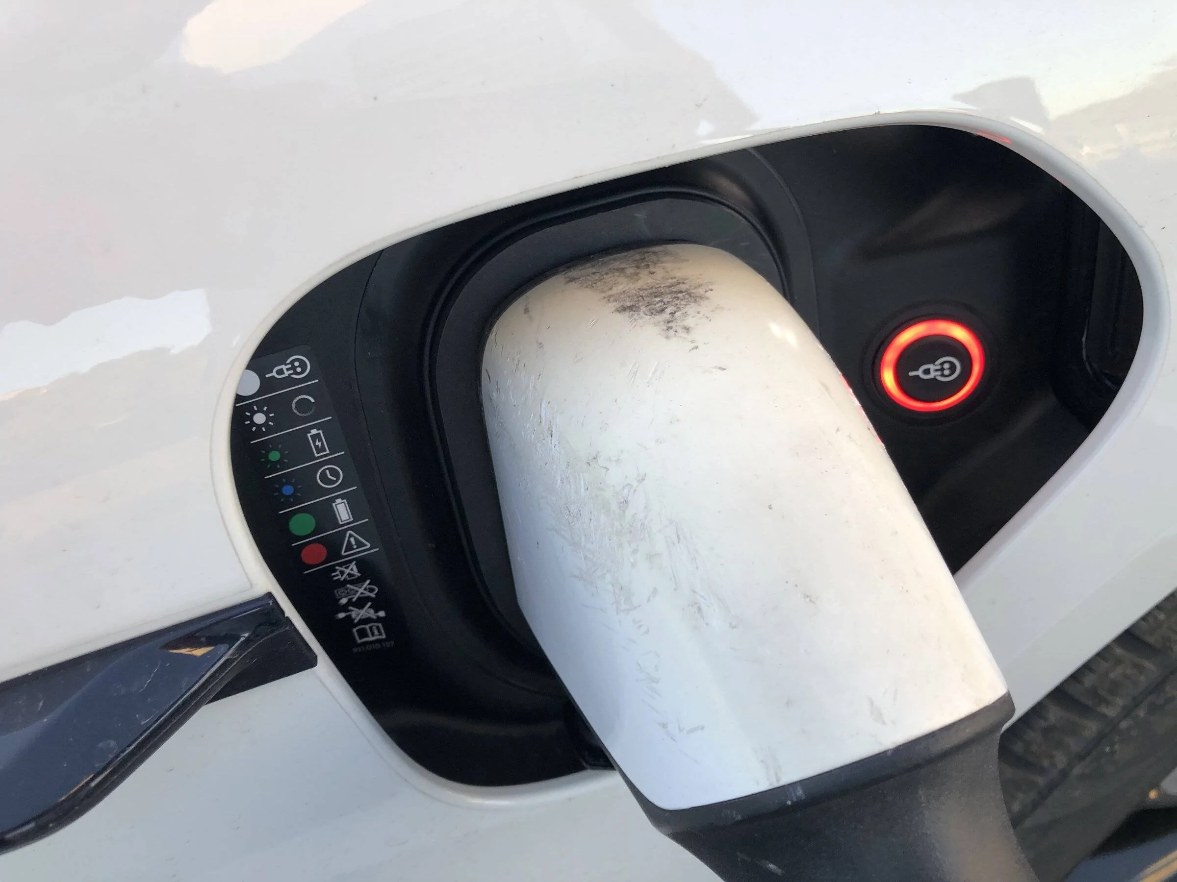 Porsche Taycan Left Charge Port Impaired. BECC2460-6A66-43D1-BF16-004F8AE9AD32