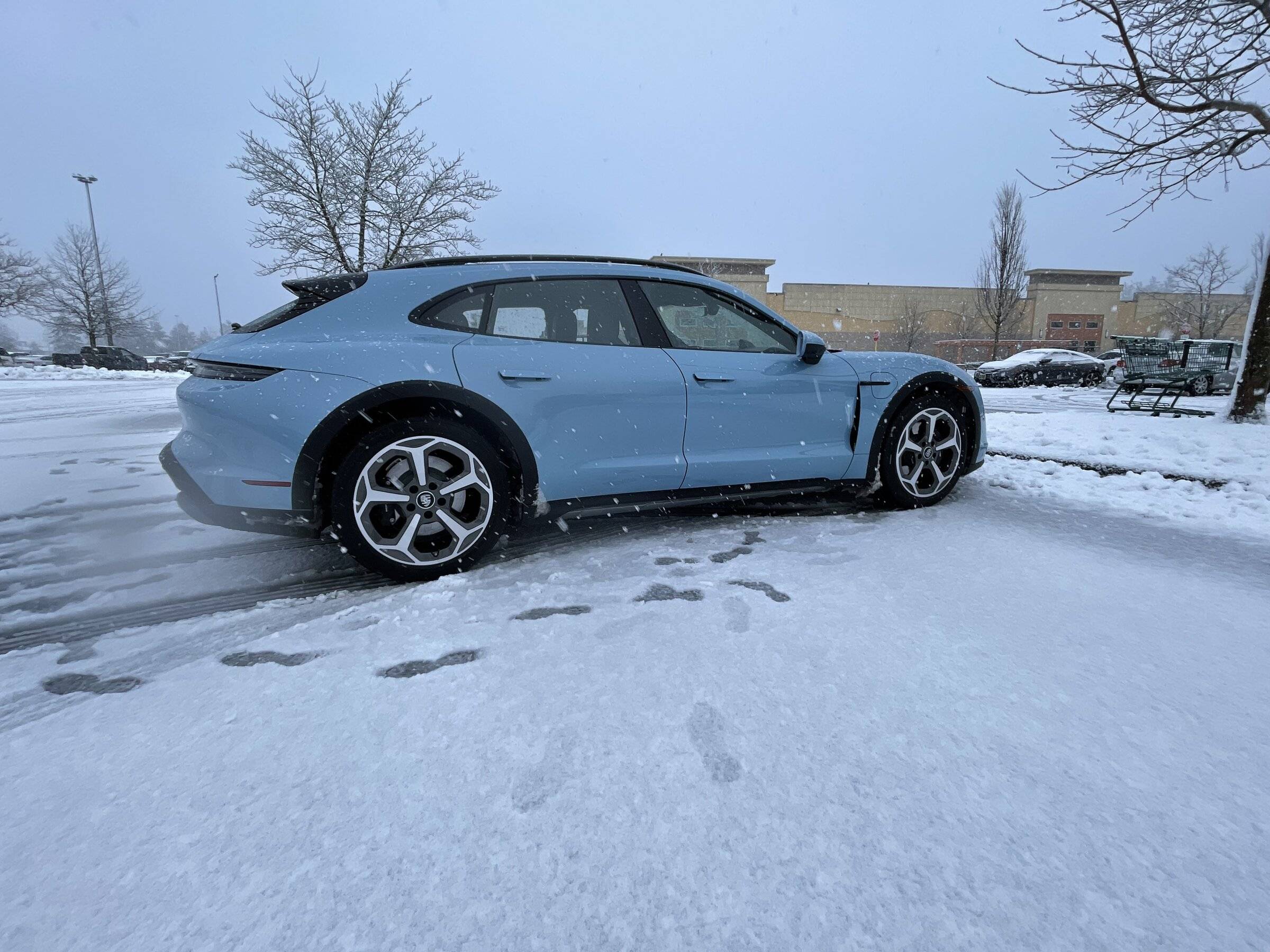 Porsche Taycan FROZEN BLUE Taycan Club FD0D9DB4-97AE-4661-BCF1-415F056A2C8E