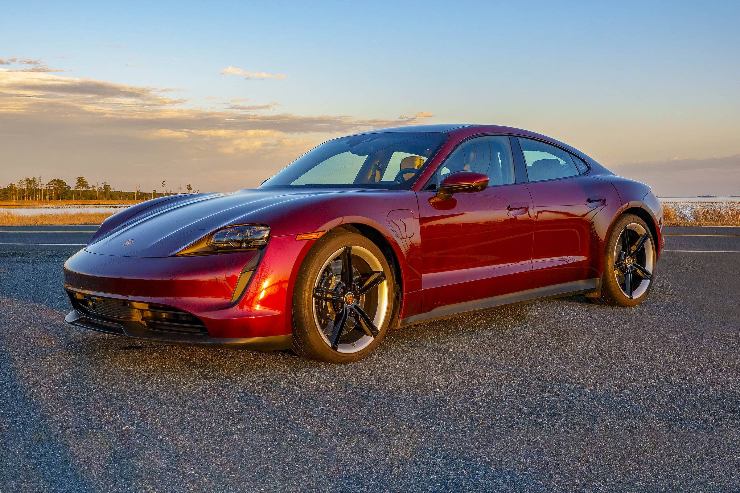 Porsche Taycan CHERRY METALLIC Taycan Club _RX_4420