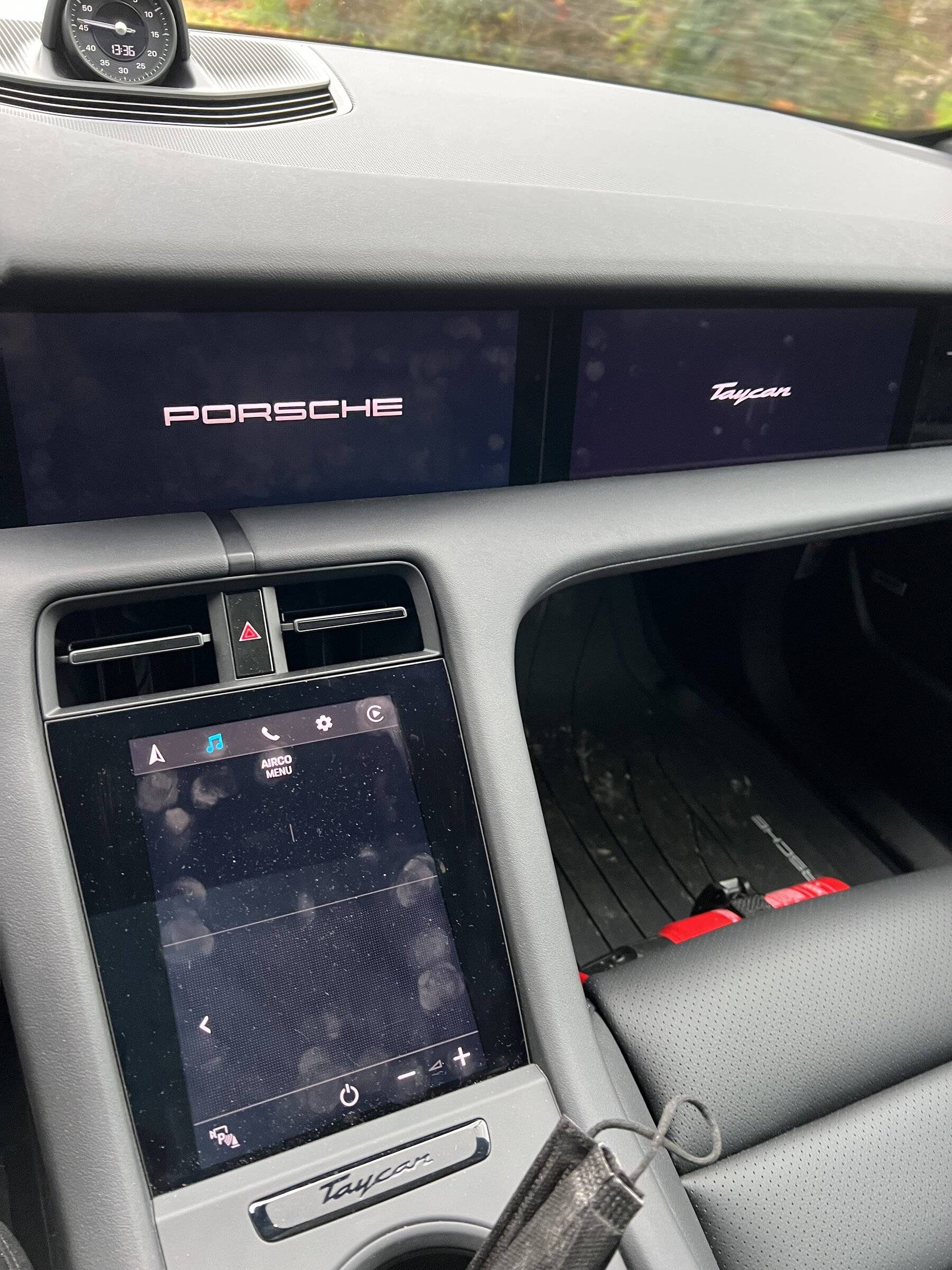 Porsche Taycan Interior door panel poor quality, gloss on doorpanel. 35F2264A-1C5C-491B-9B75-1E22B5C538CE