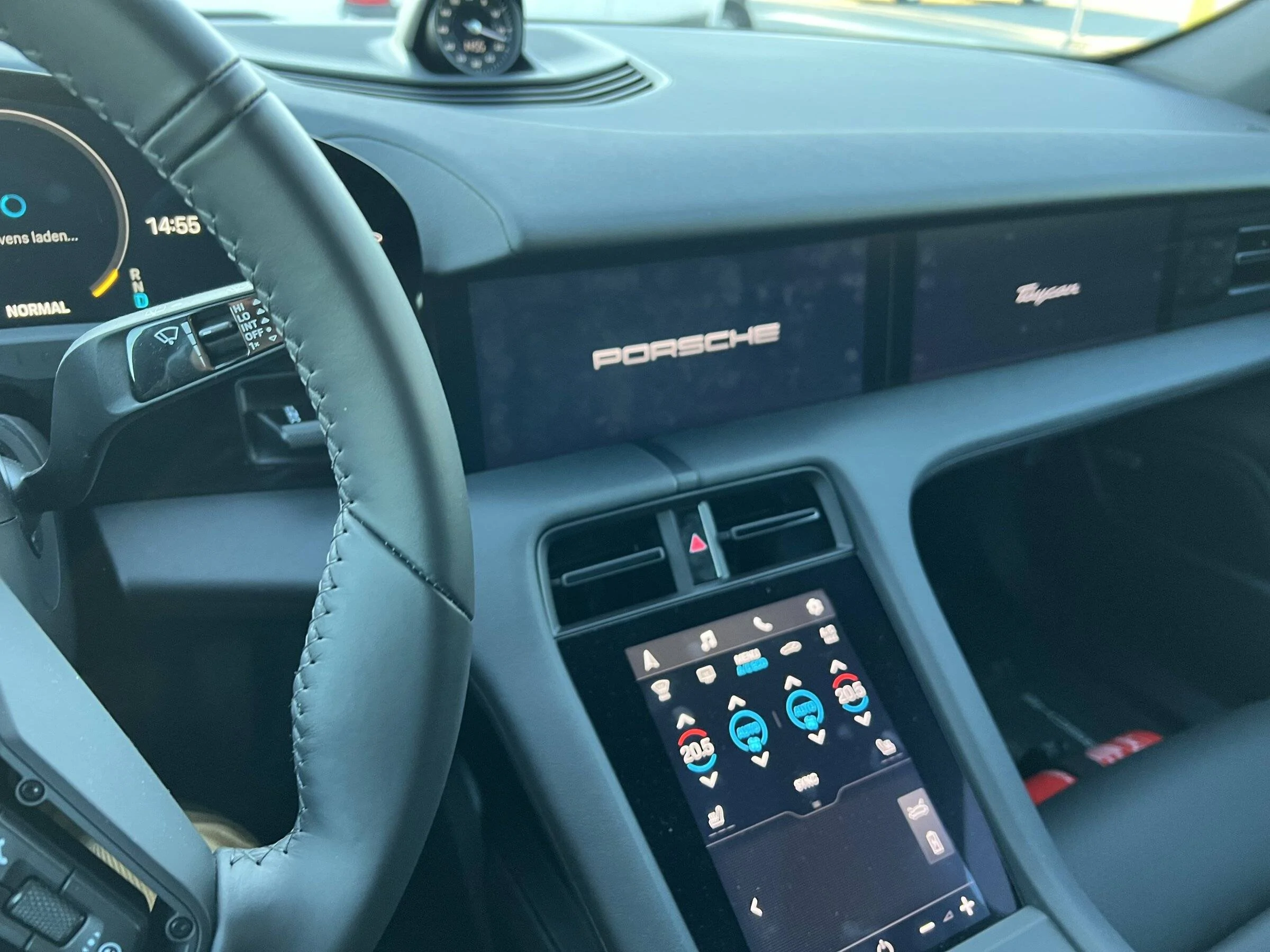 Porsche Taycan Interior door panel poor quality, gloss on doorpanel. C964EC0A-650D-4A00-AD1E-F6BCAD924FCC