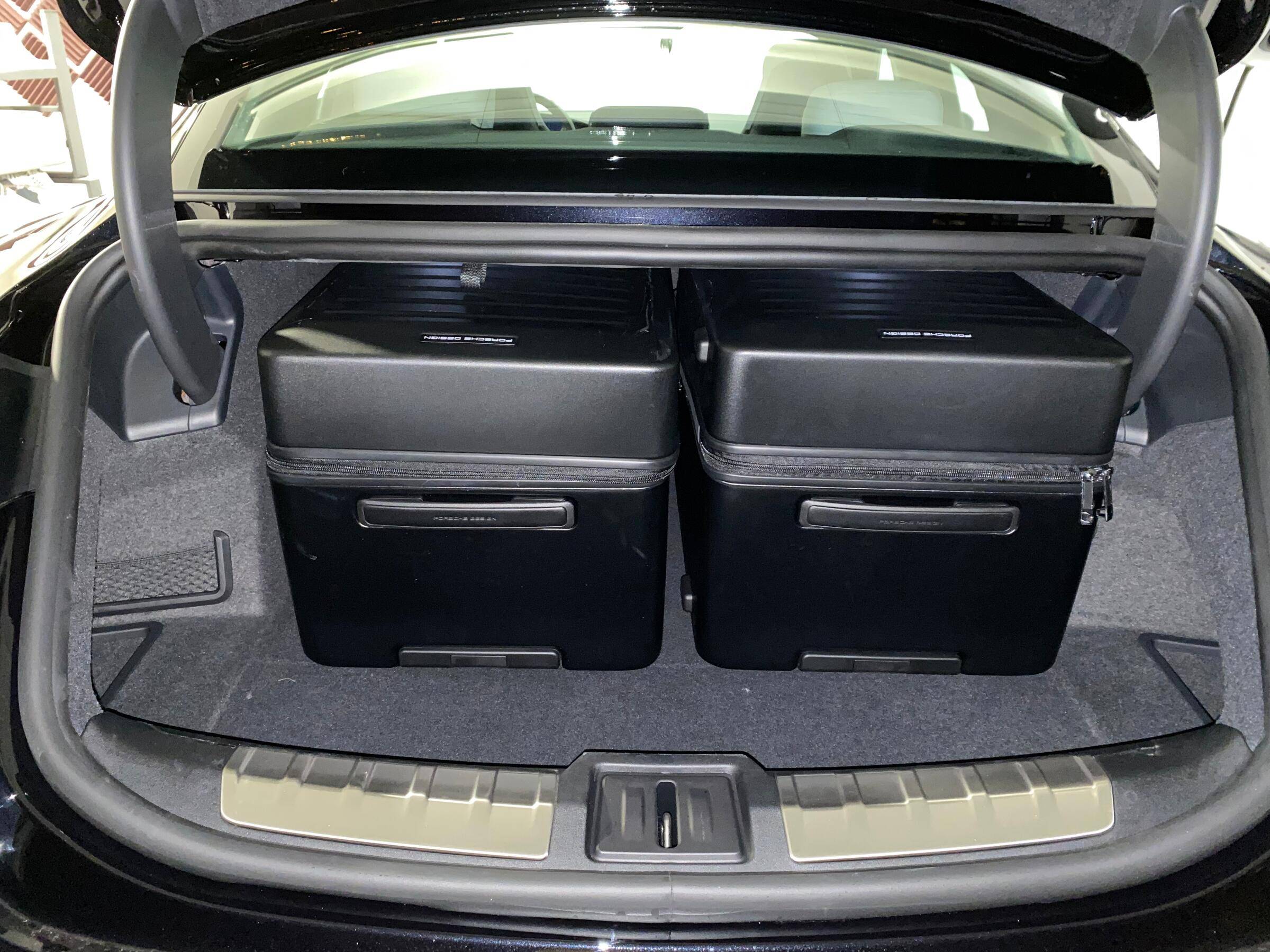 Porsche Taycan Travel suitcase set tailored for the Taycan trunk1