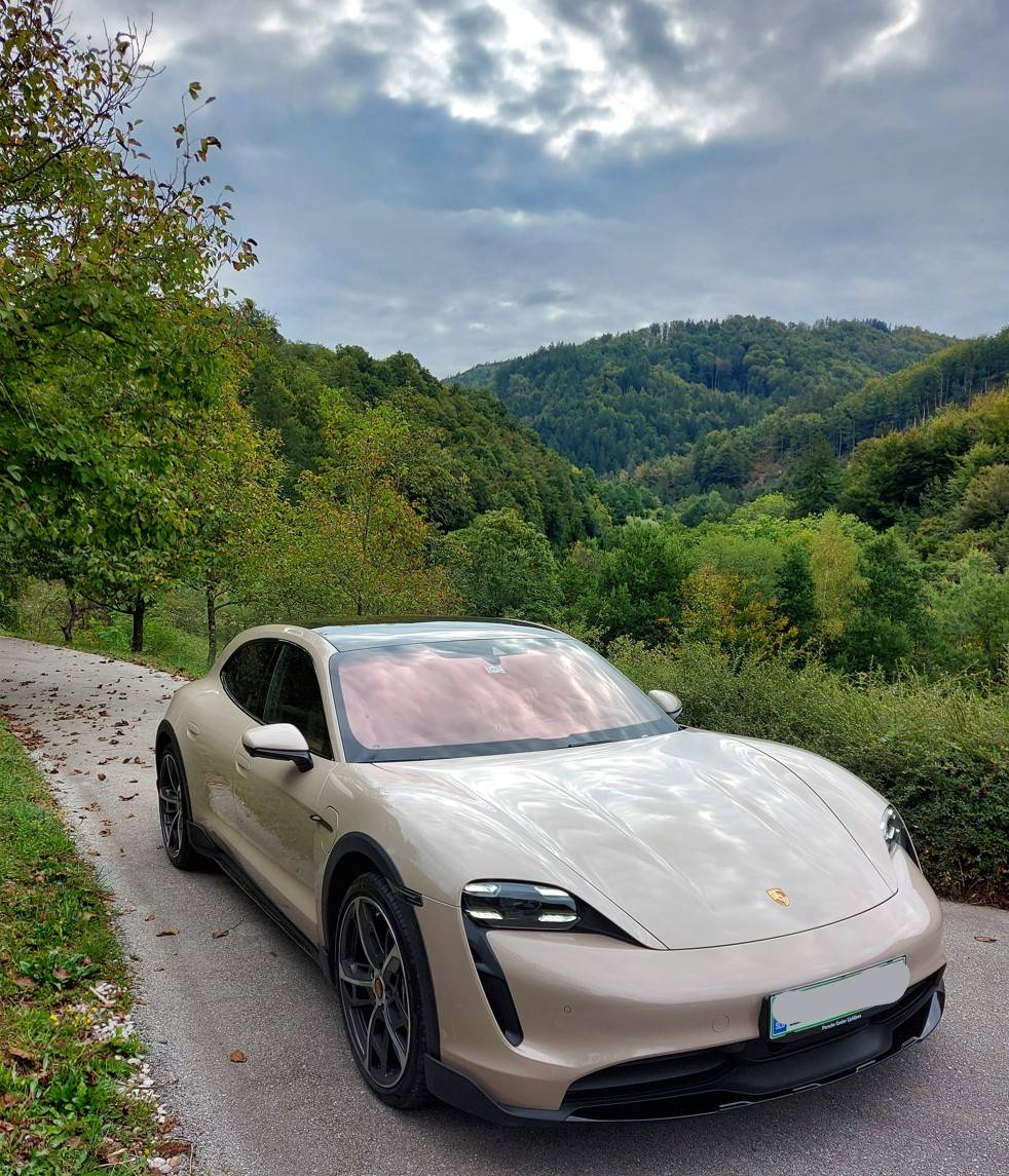 Porsche Taycan Cannot decide on color/interior t_1