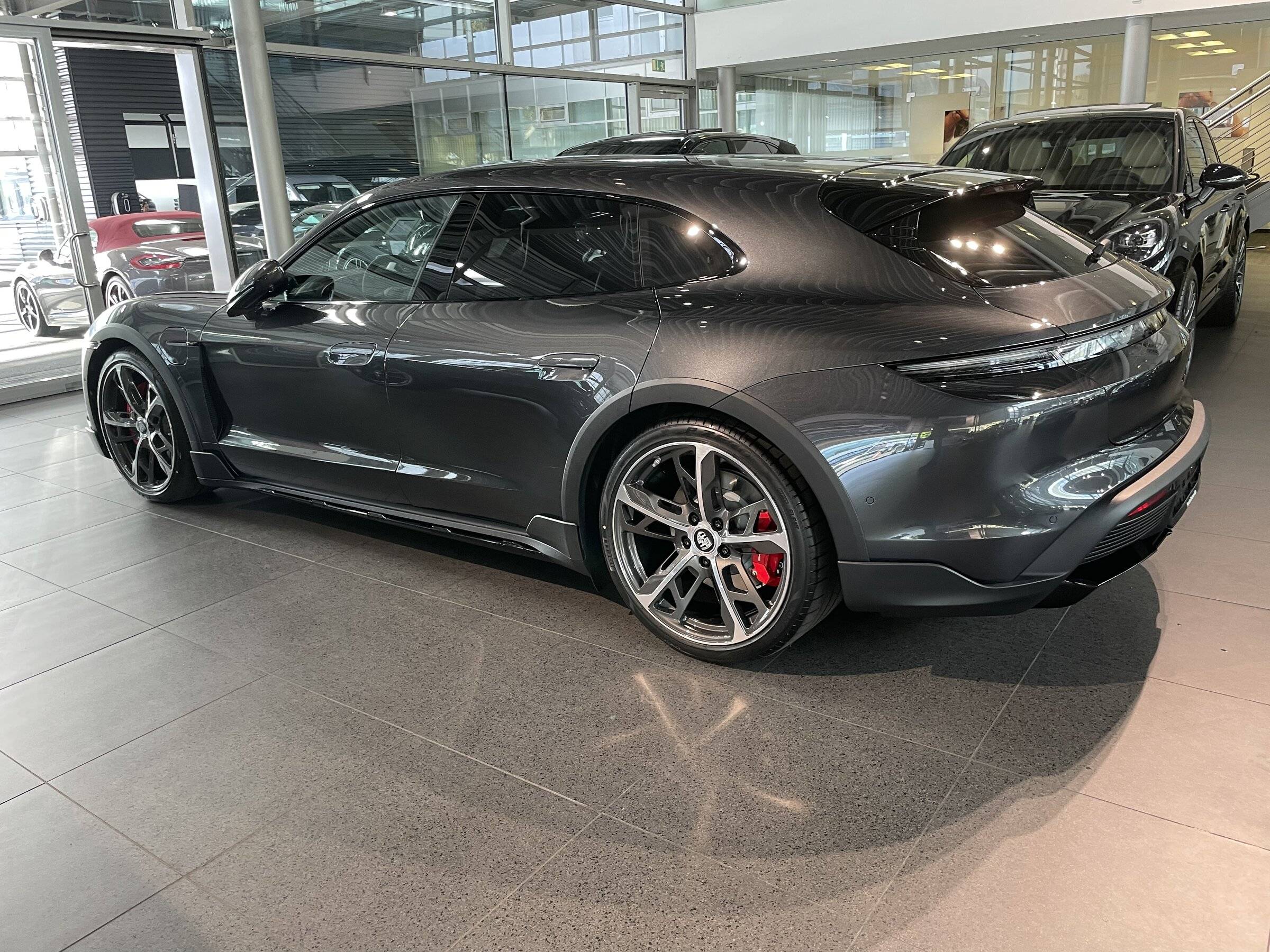 Porsche Taycan VOLCANO GREY Taycan Club 3C728475-183D-4A08-827C-614500BEF6C1