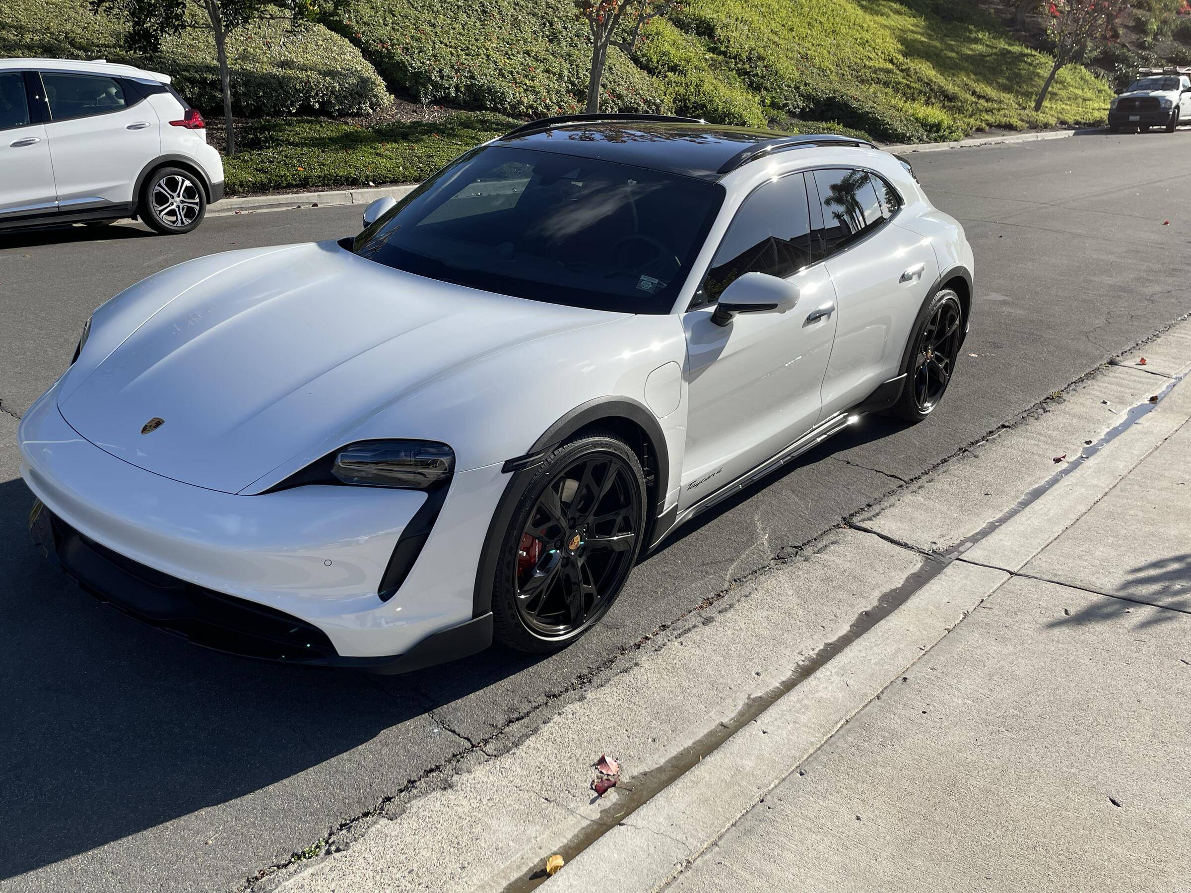 Porsche Taycan Cannot decide on color/interior tempImageQ7KVJi