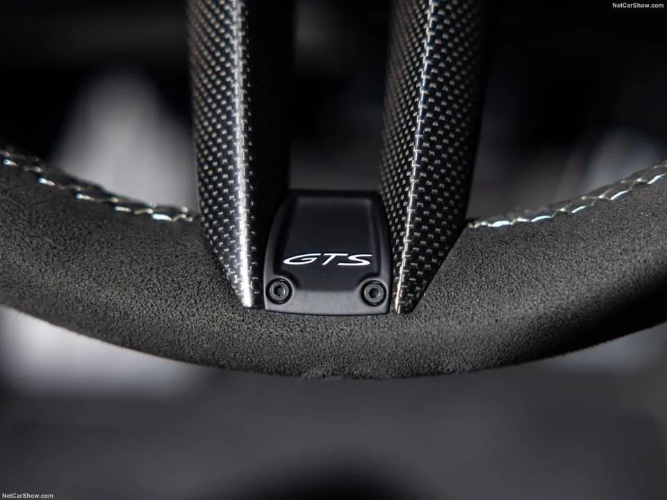 Porsche Taycan GTS Interior D7EE7261-BBBD-4562-A68D-2B3E6EAD2C2B