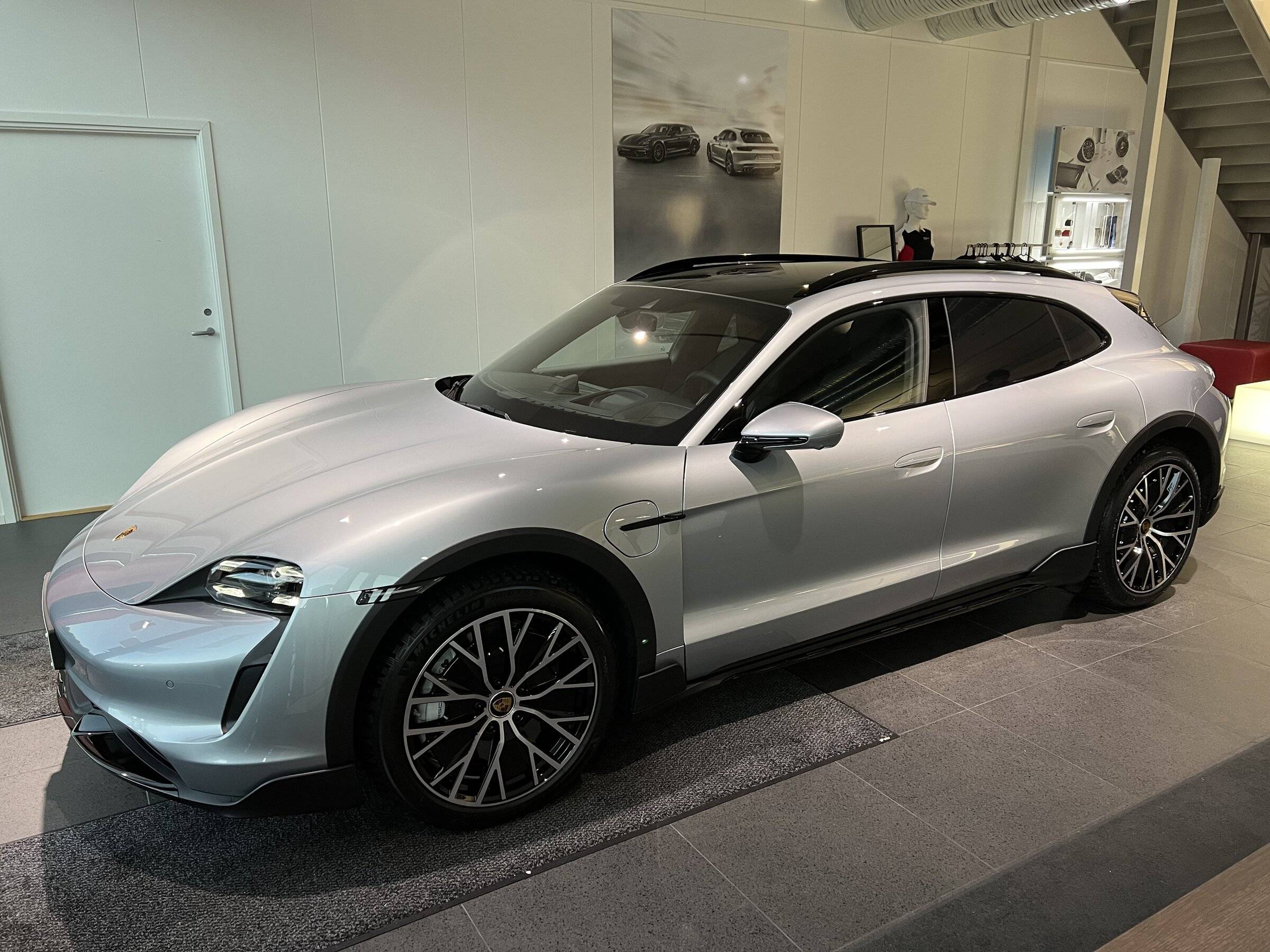 Porsche Taycan GTS Sport Turismo color ? 86CA189C-43A0-4085-904F-F0C534968DB3