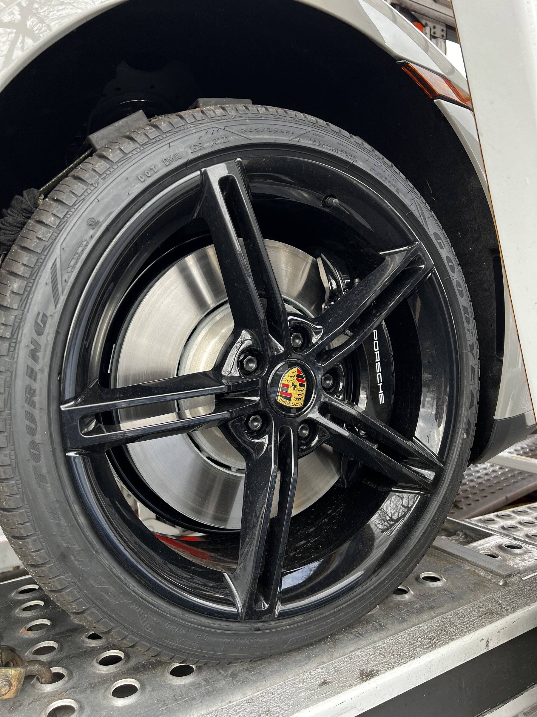 Porsche Taycan Mission E wheels, what colour? FA3990A5-7D23-4D3E-8F11-9934A04E0119