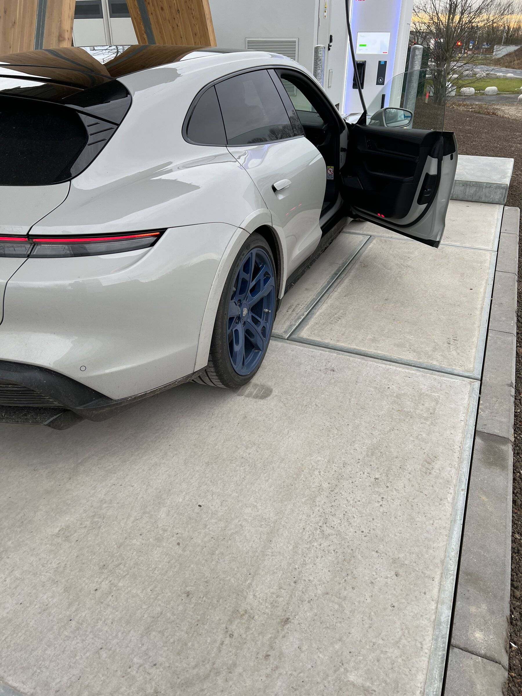 Porsche Taycan 3CT’s on the move 43B20A17-E3A2-4337-815C-636A4E5174FD