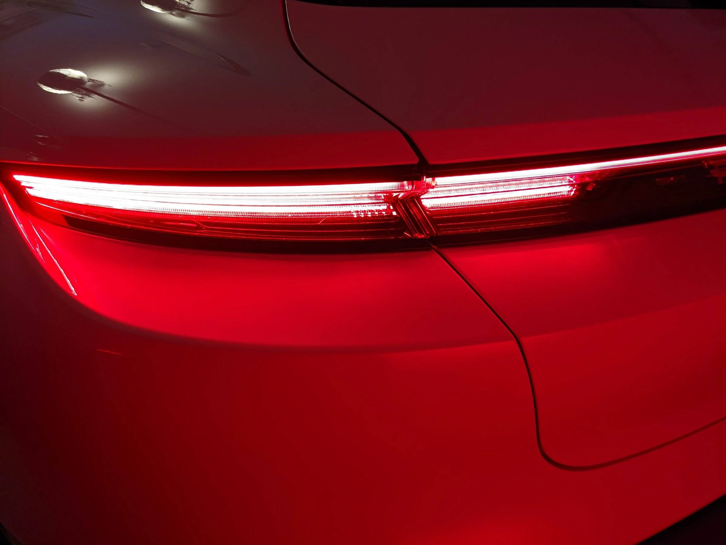 Porsche Taycan Rear lights color in USA PXL_20220102_011009430