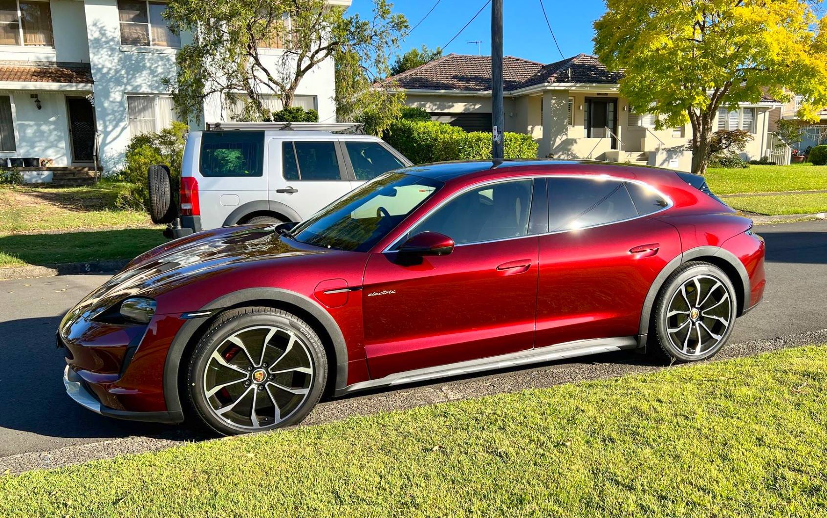 Porsche Taycan CHERRY METALLIC Taycan Club ss (2022-01-02 at 03.54.36)