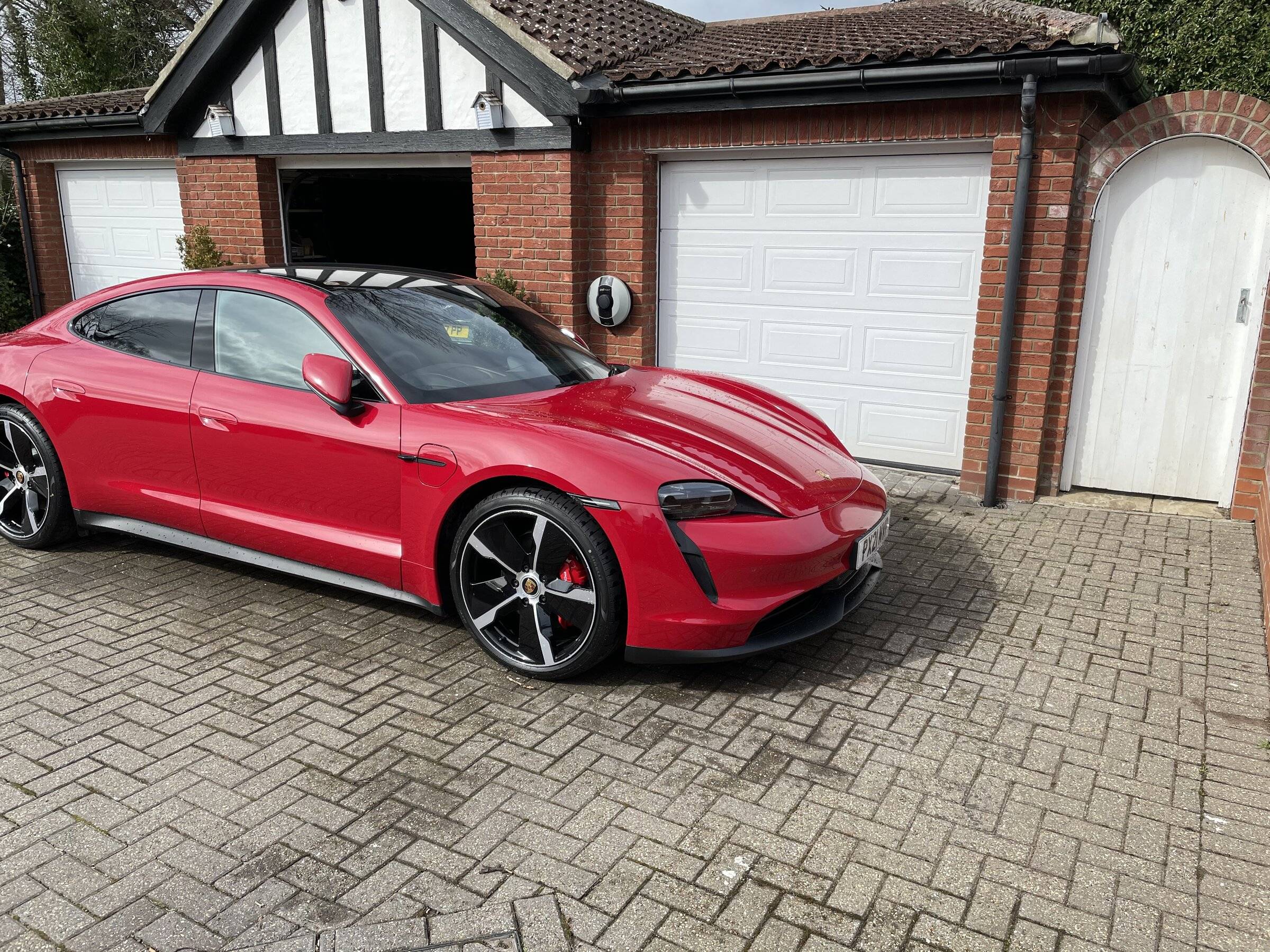 Porsche Taycan CARMINE RED Taycan Club 06D433E6-1ED0-4C8E-967F-17B9CDF5F5FE