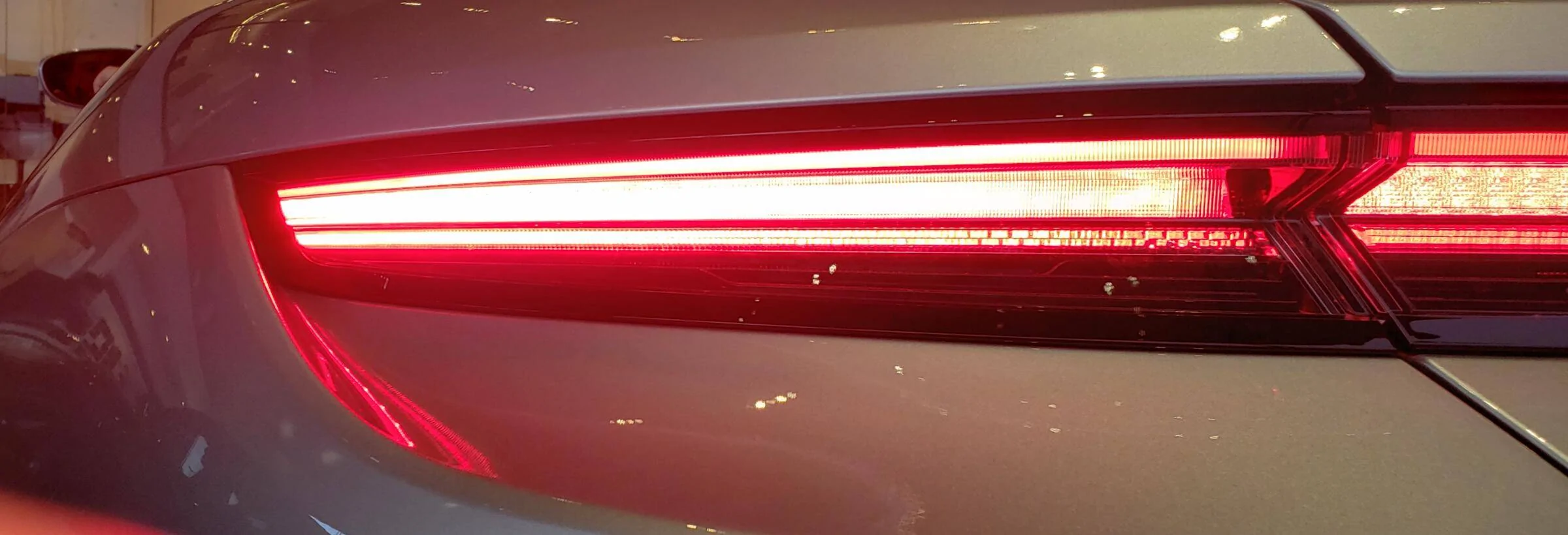 Porsche Taycan Rear lights color in USA 1641292544034