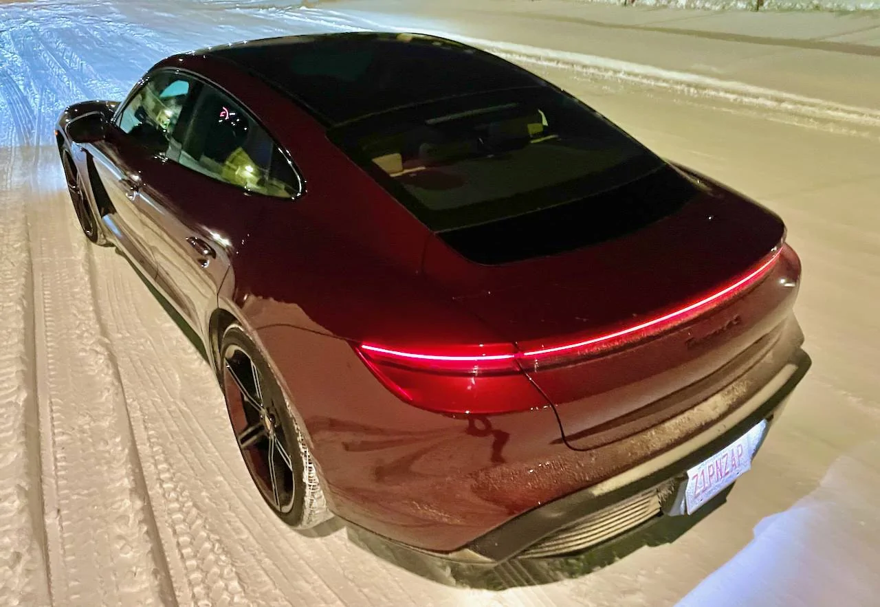 Porsche Taycan CHERRY METALLIC Taycan Club IMG_2605